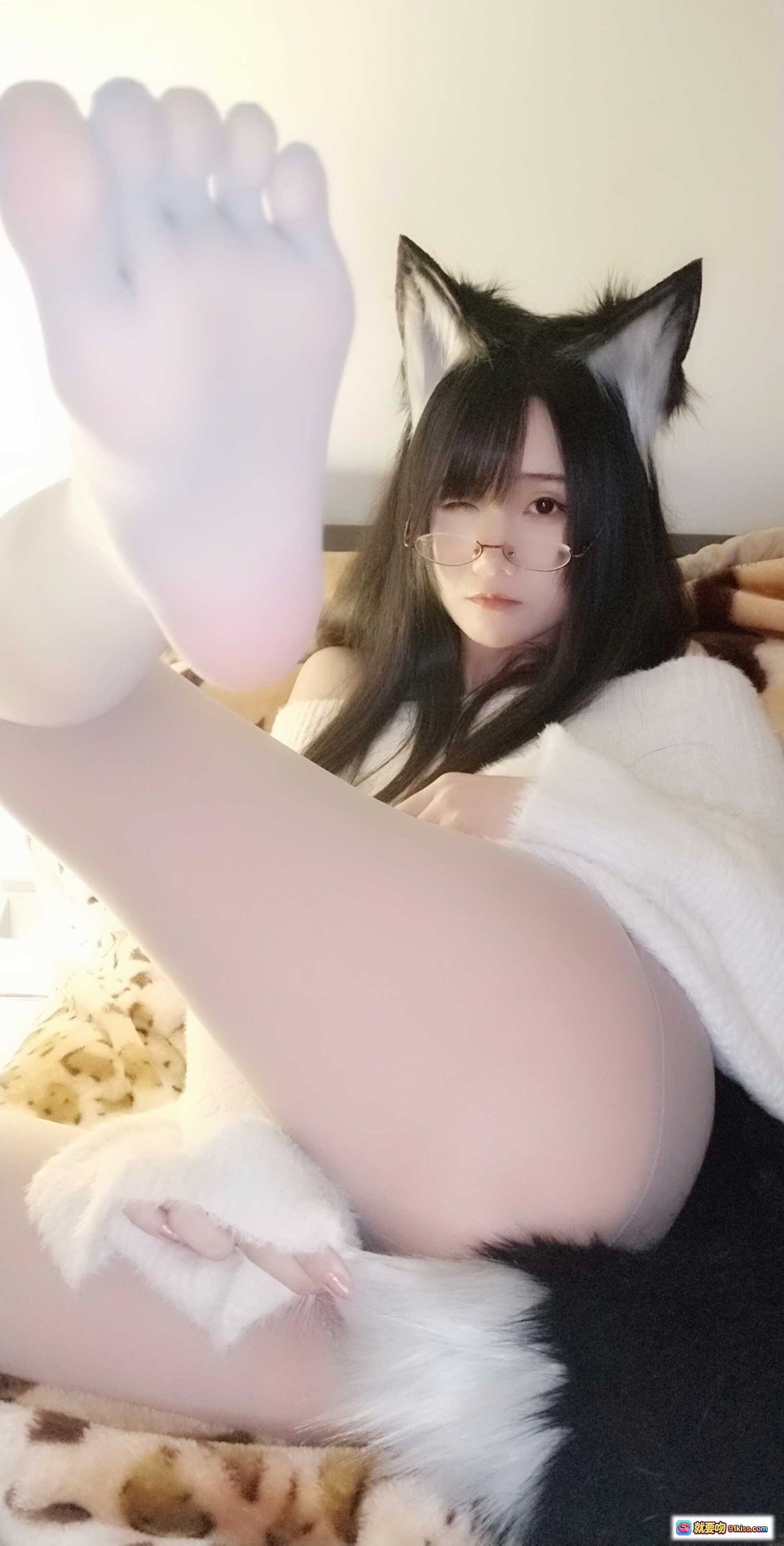 图片[2] - 曉美媽NO.014拆家二哈 Cosplay 狐耳白絲美腿 萌系宅女居家寫真 14P高質感圖集 - 就要吻