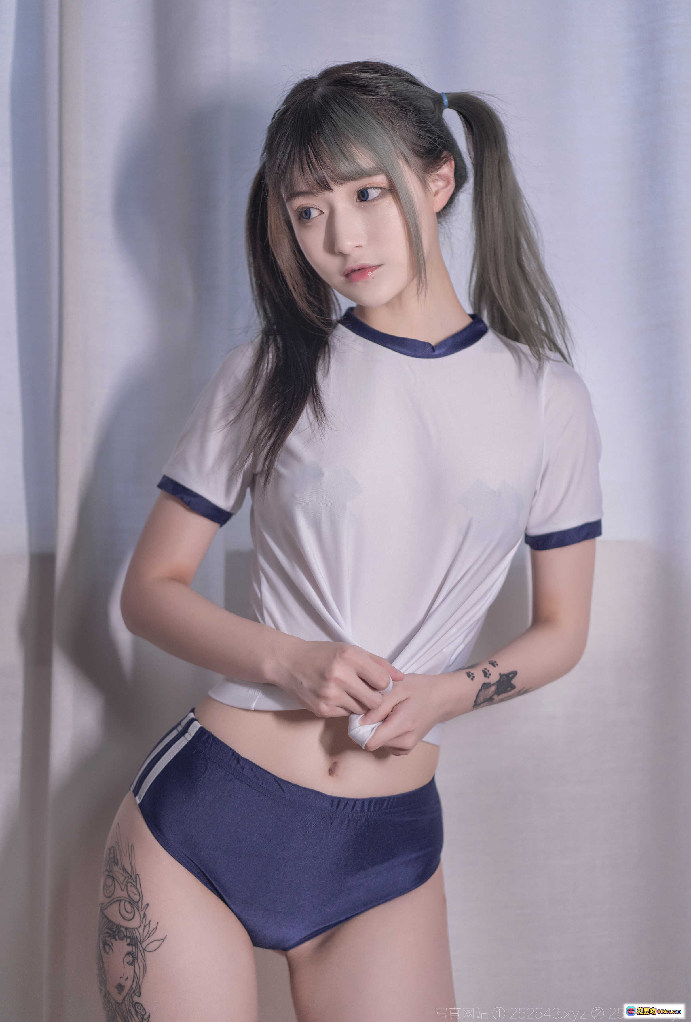 图片[9] - 铁板烧鬼舞w NO.020 制服本 体操服写真 18P 236M 白色短袖深蓝短裤 纹身少女 侧身露腰 高清私房照 - 就要吻