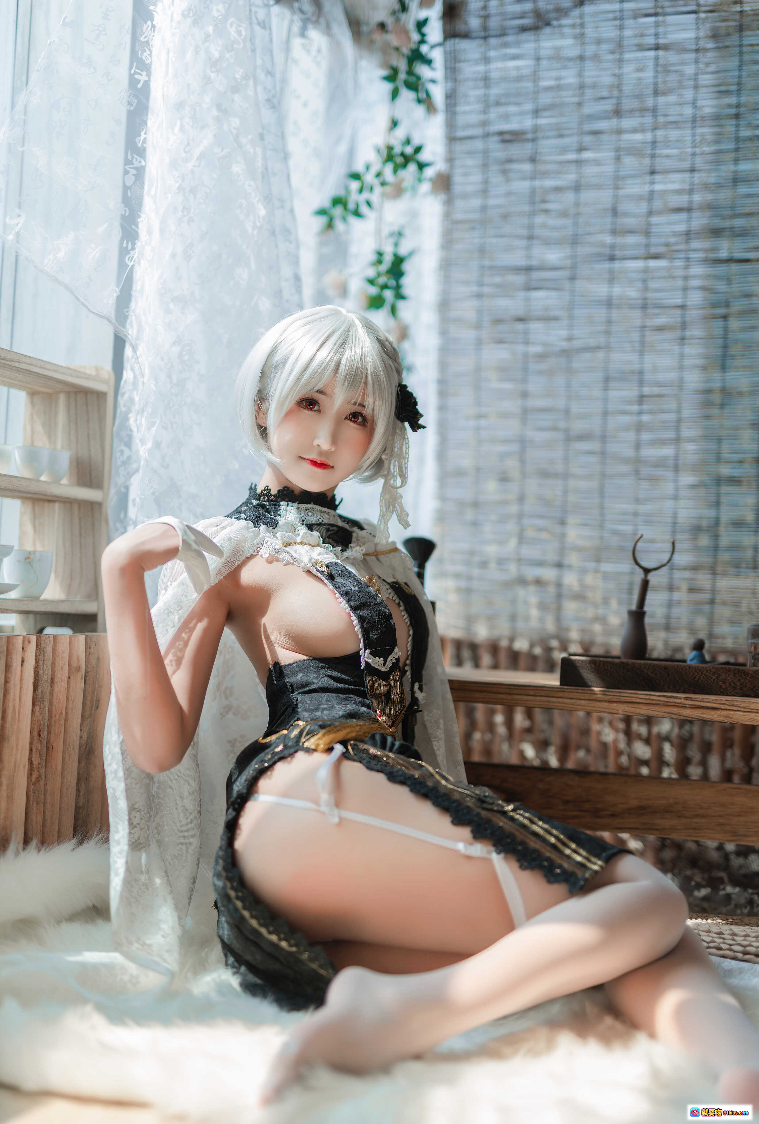 图片[8] - 三度_69 NO.054 天狼星 Cosplay 美少女 轻纱飘逸 黑金洛丽塔 跪姿写真 室内竹帘窗景 柔光氛围感 31P高清图集 - 就要吻