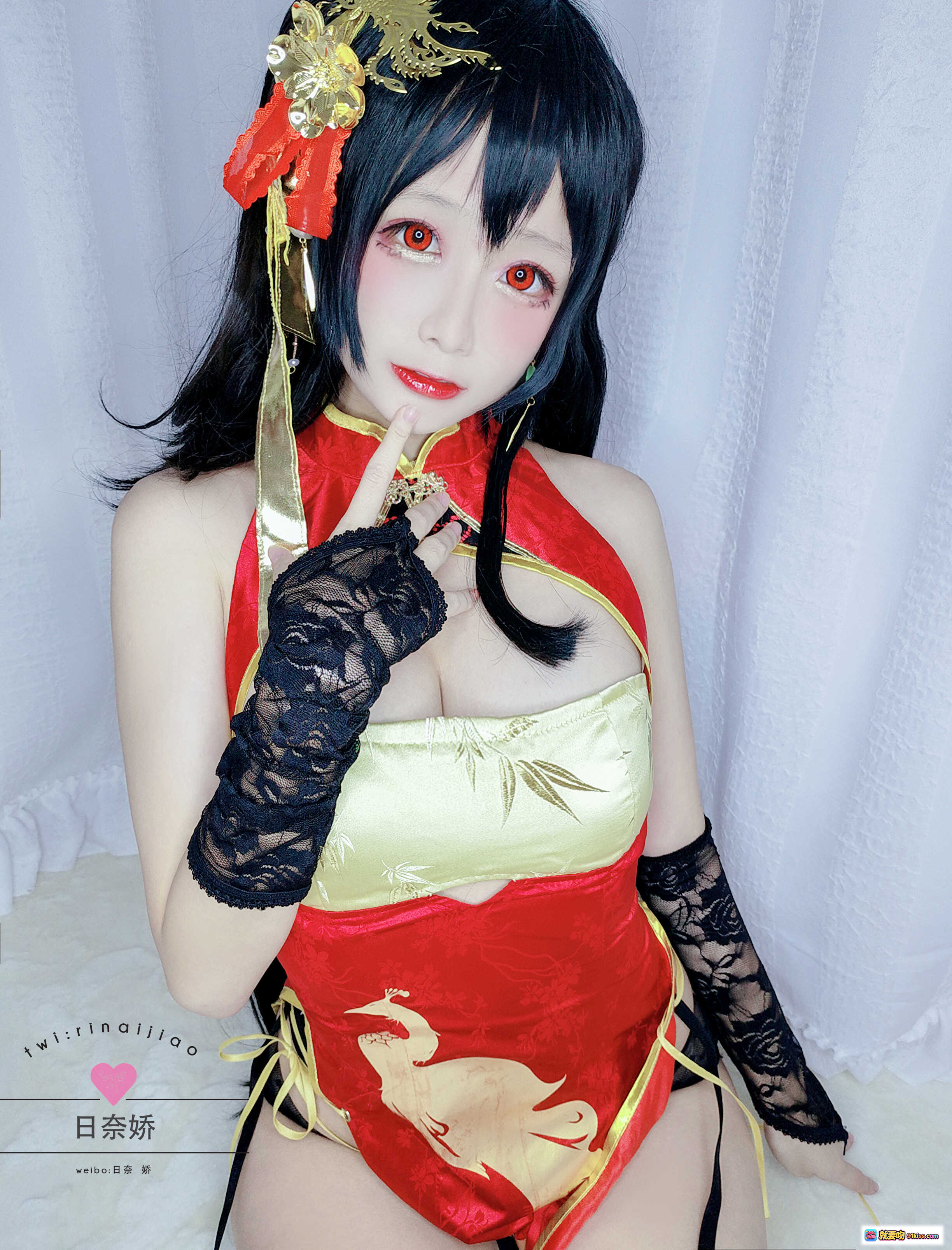 图片[2] - 日奈娇NO.024大凤cos自拍写真｜红金旗袍造型+黑发红瞳+华丽发饰+蕾丝袖套+甜美性感风 - 就要吻