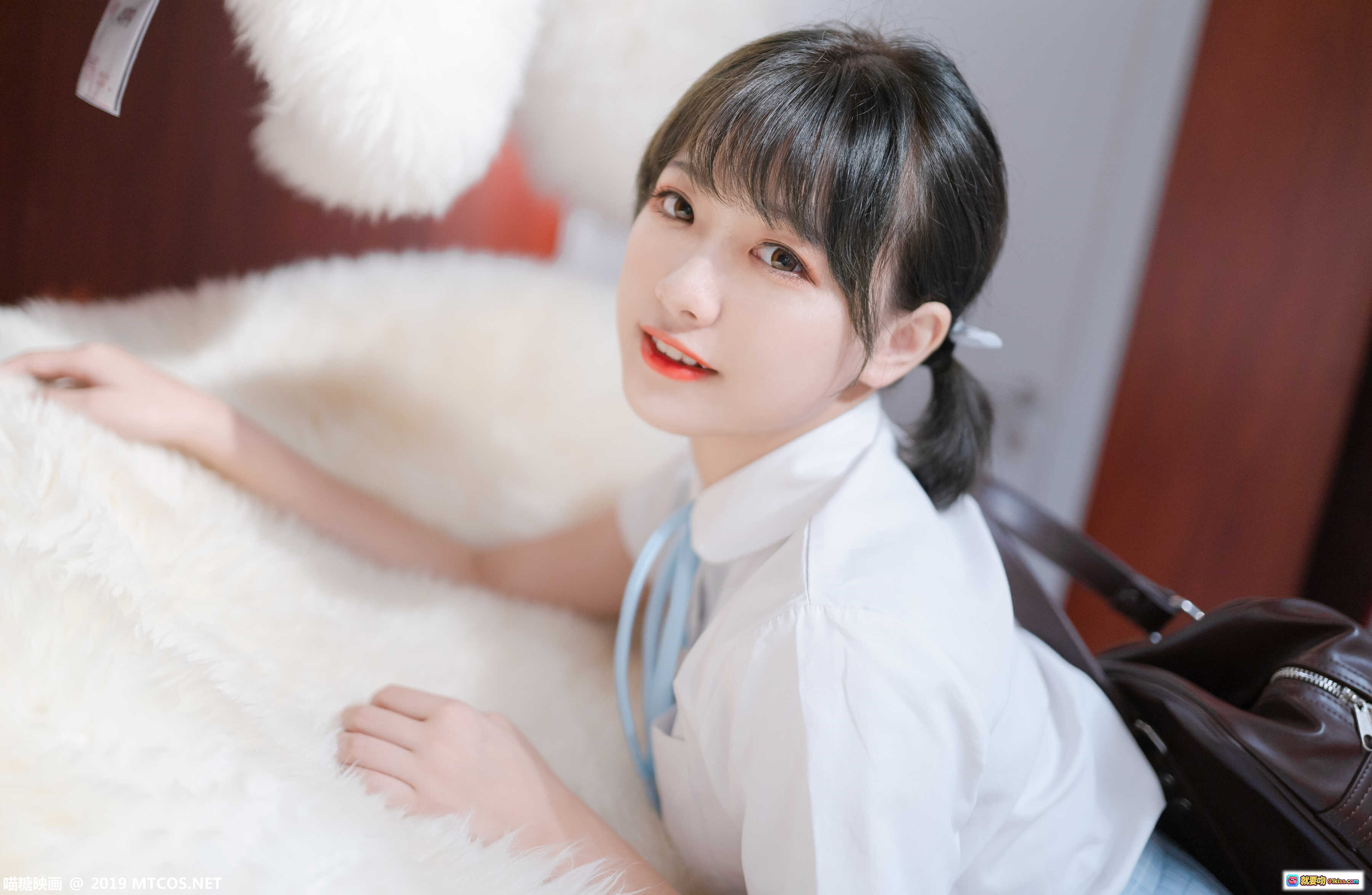 图片[9] - lovely呆玄 NO.002 双马尾少女写真 | 白衬衫蓝格裙校园风 | 手提包比耶萌态 | 41P高清图集 - 就要吻
