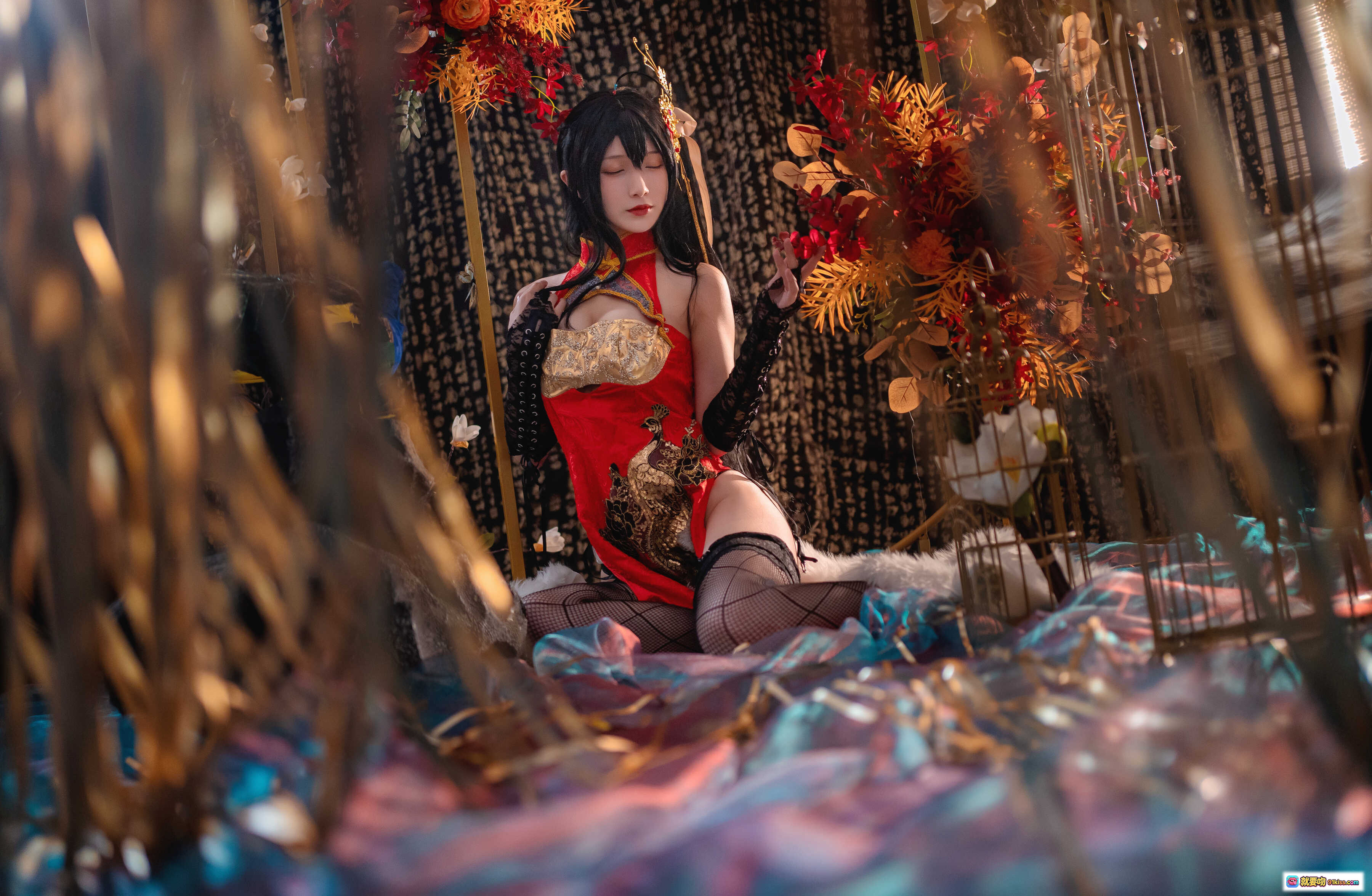 图片[3] - 铁板烧鬼舞w NO.031 大凤旗袍写真 30P 480MB 红色旗袍 黑丝美腿 古风装饰 金色流苏 氛围感摄影 - 就要吻