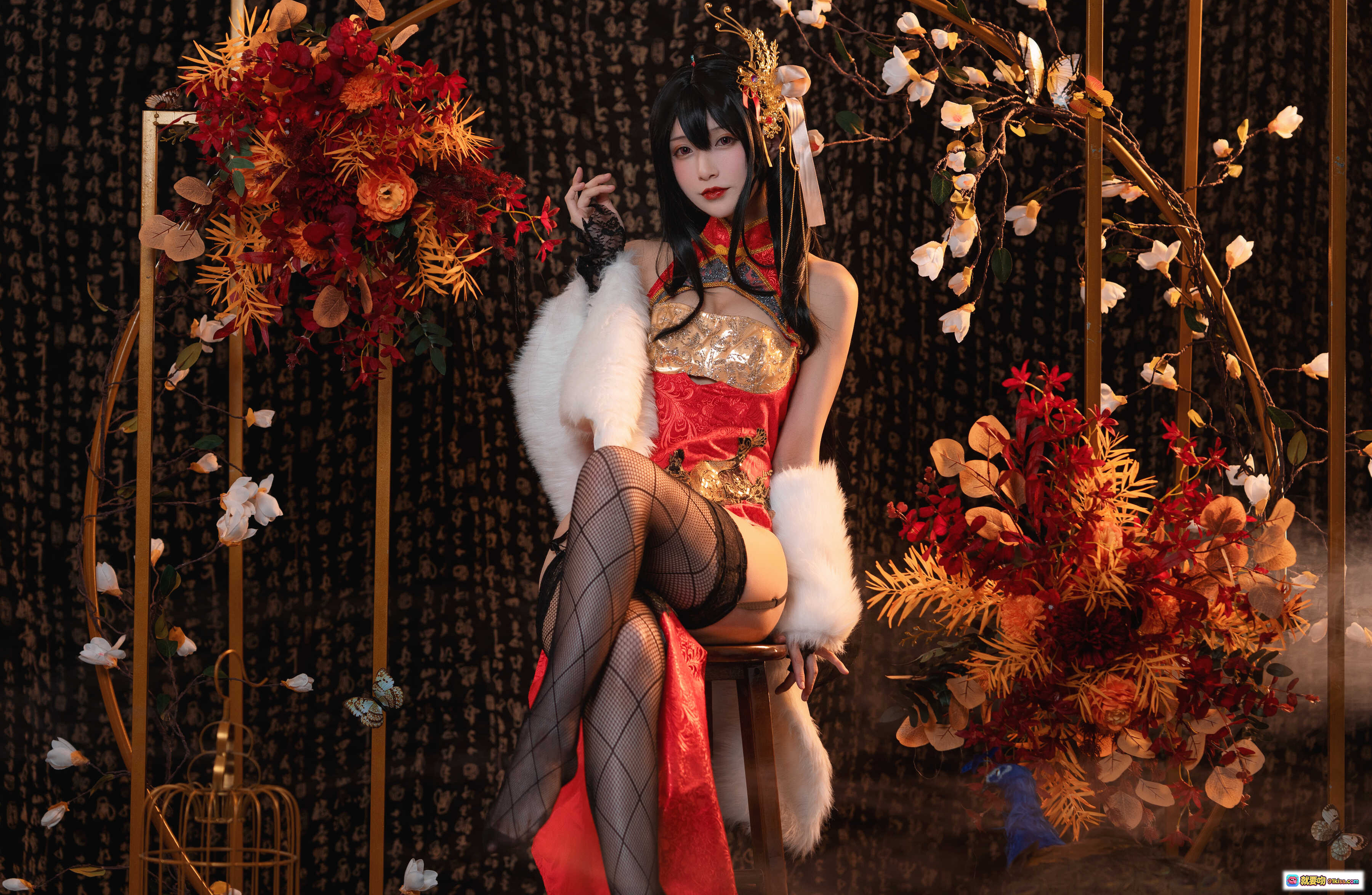 图片[6] - 铁板烧鬼舞w NO.031 大凤旗袍写真 30P 480MB 红色旗袍 黑丝美腿 古风装饰 金色流苏 氛围感摄影 - 就要吻