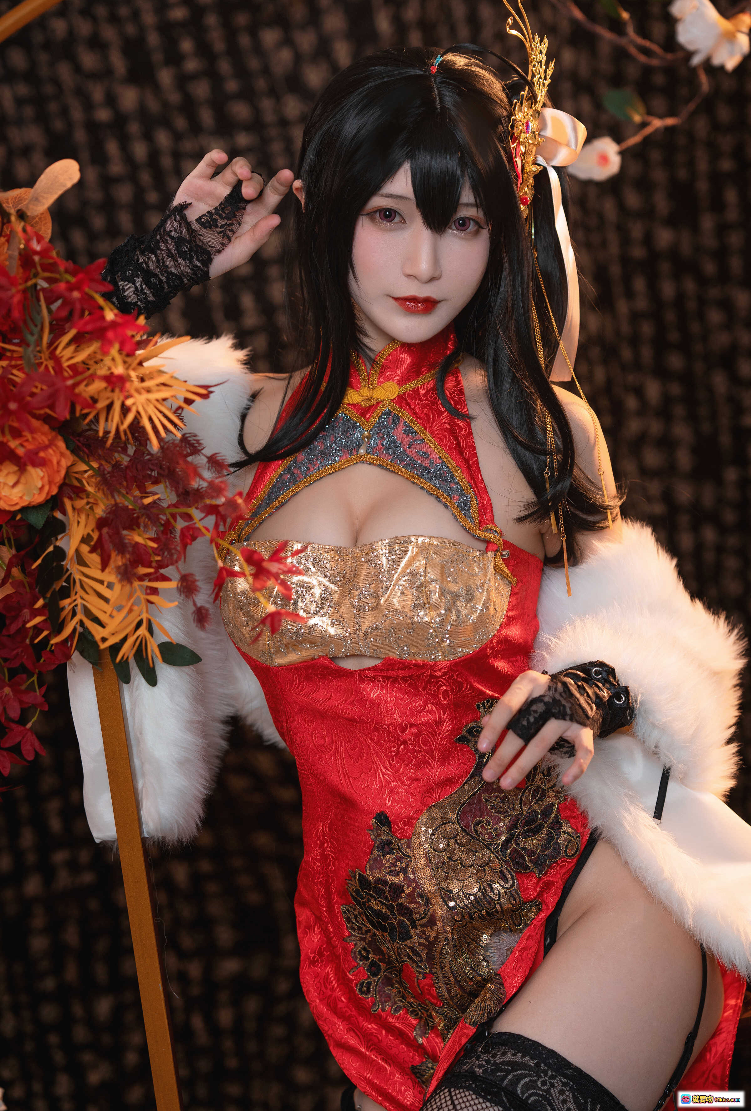 图片[2] - 铁板烧鬼舞w NO.031 大凤旗袍写真 30P 480MB 红色旗袍 黑丝美腿 古风装饰 金色流苏 氛围感摄影 - 就要吻