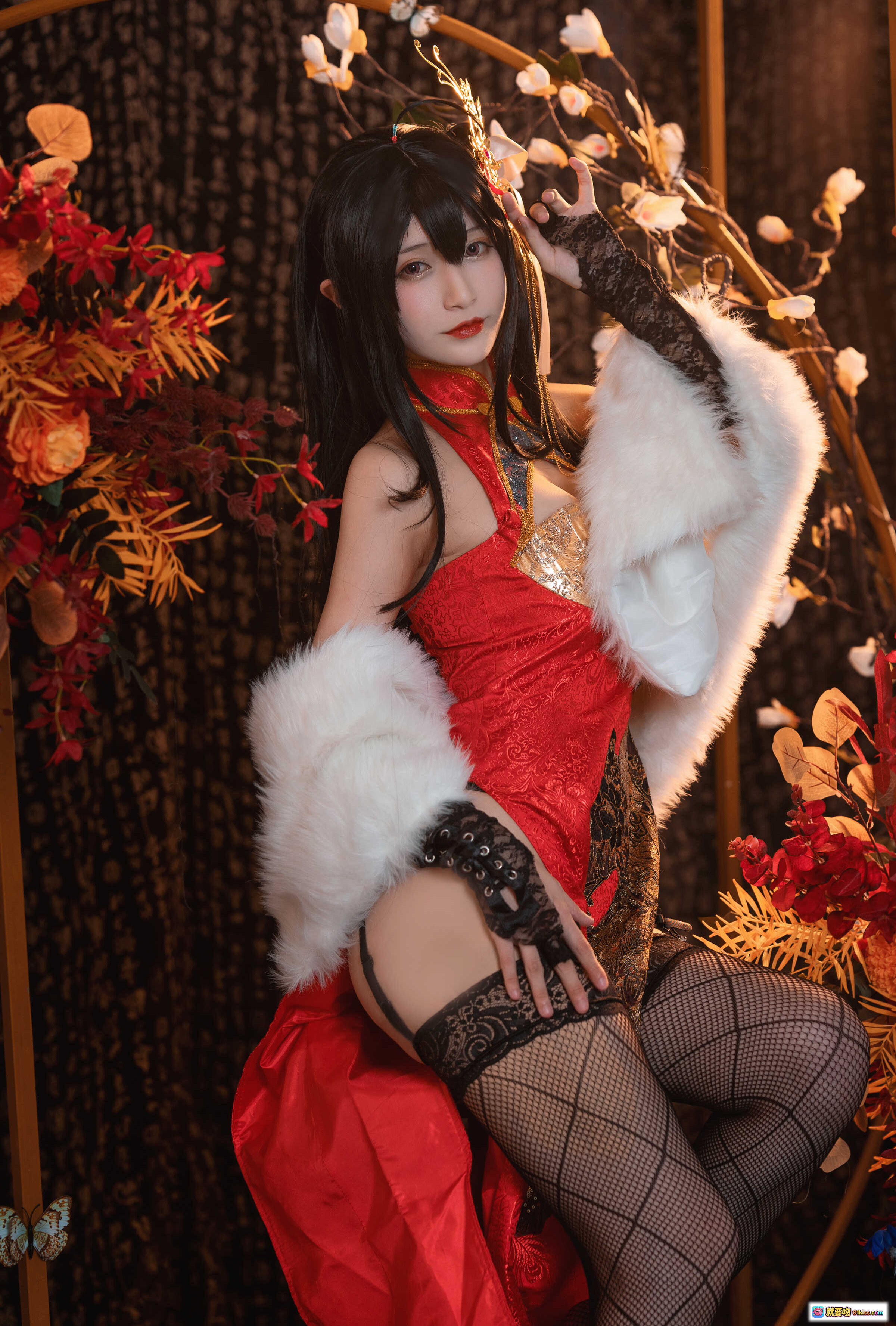 图片[5] - 铁板烧鬼舞w NO.031 大凤旗袍写真 30P 480MB 红色旗袍 黑丝美腿 古风装饰 金色流苏 氛围感摄影 - 就要吻