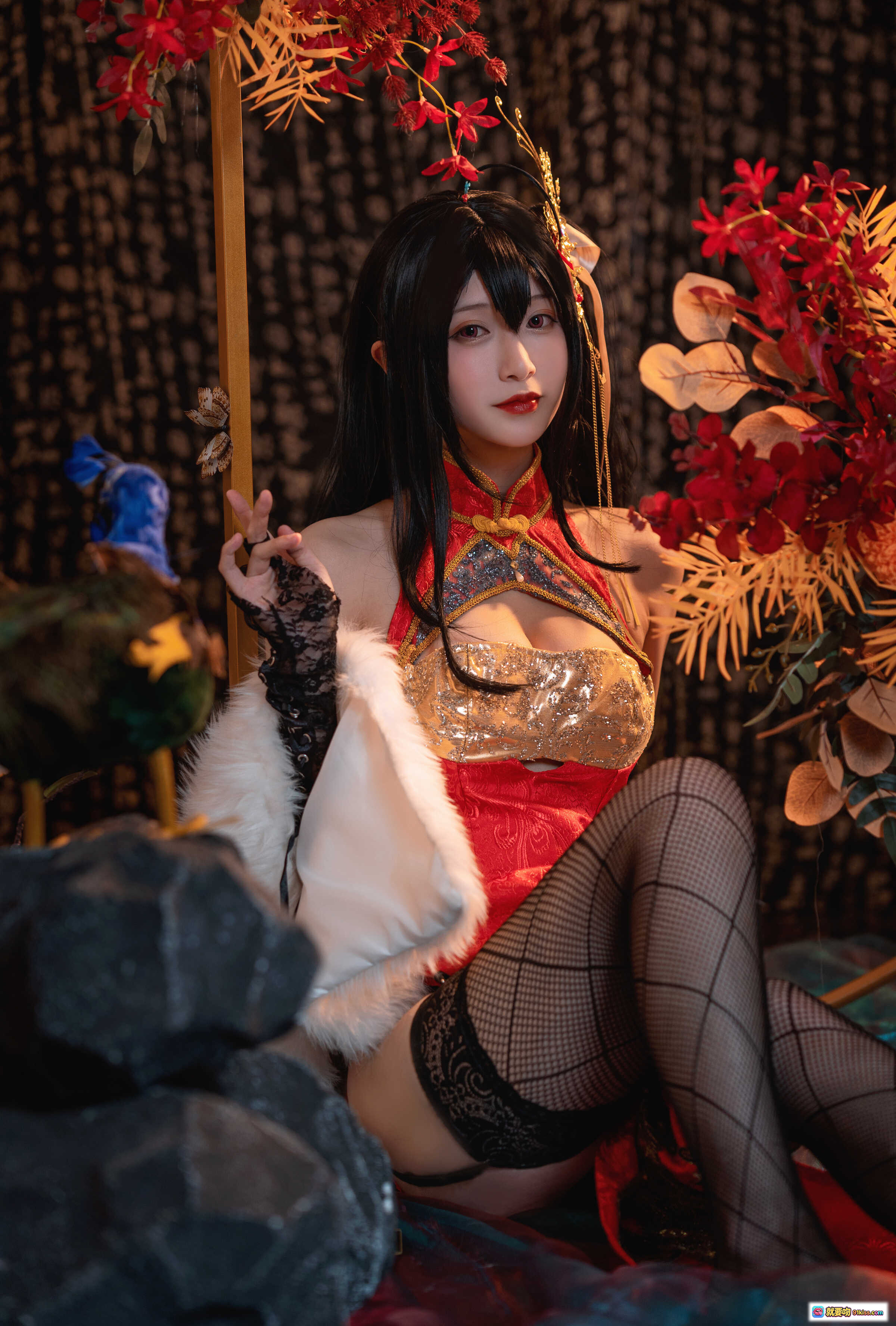 图片[9] - 铁板烧鬼舞w NO.031 大凤旗袍写真 30P 480MB 红色旗袍 黑丝美腿 古风装饰 金色流苏 氛围感摄影 - 就要吻