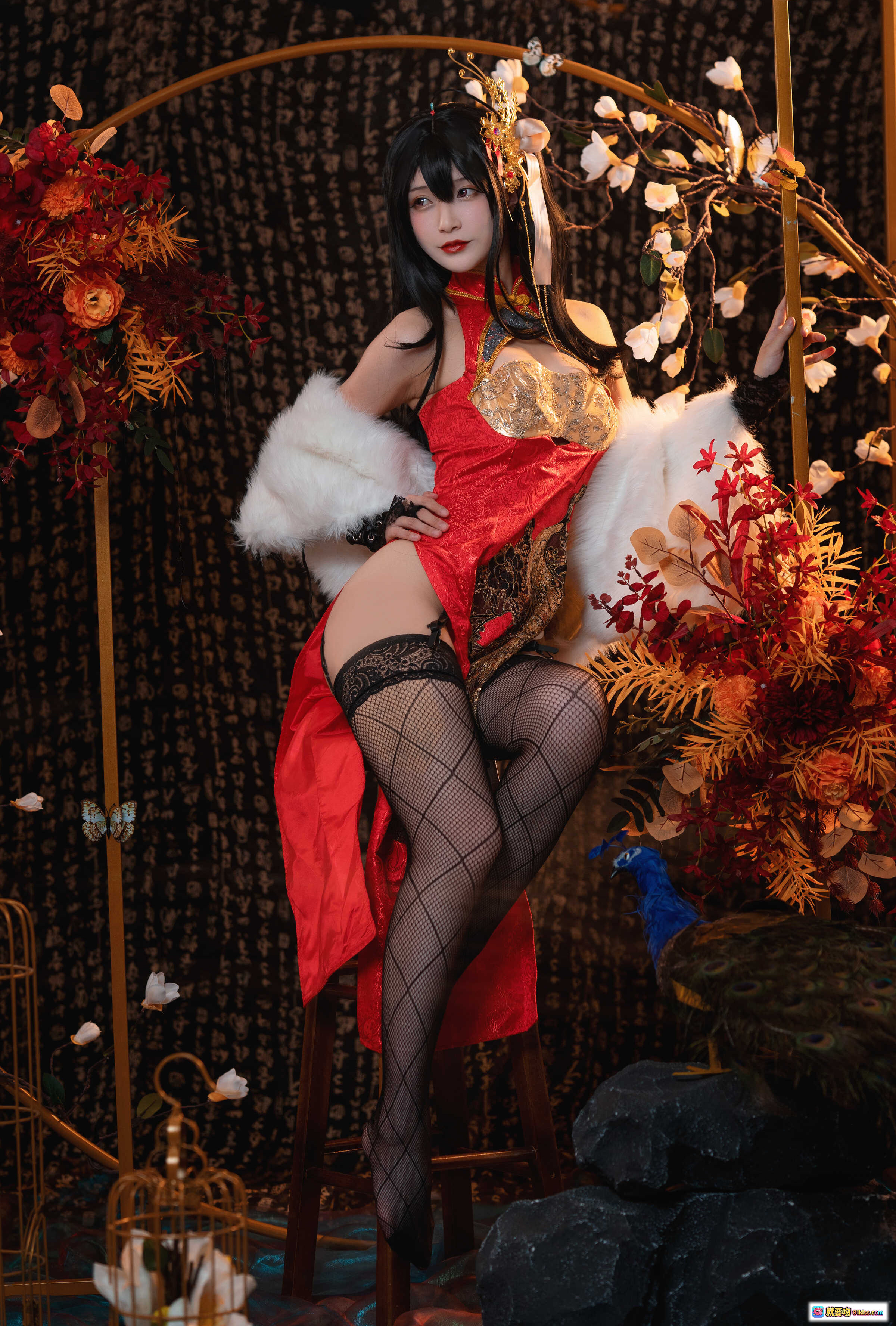 图片[7] - 铁板烧鬼舞w NO.031 大凤旗袍写真 30P 480MB 红色旗袍 黑丝美腿 古风装饰 金色流苏 氛围感摄影 - 就要吻