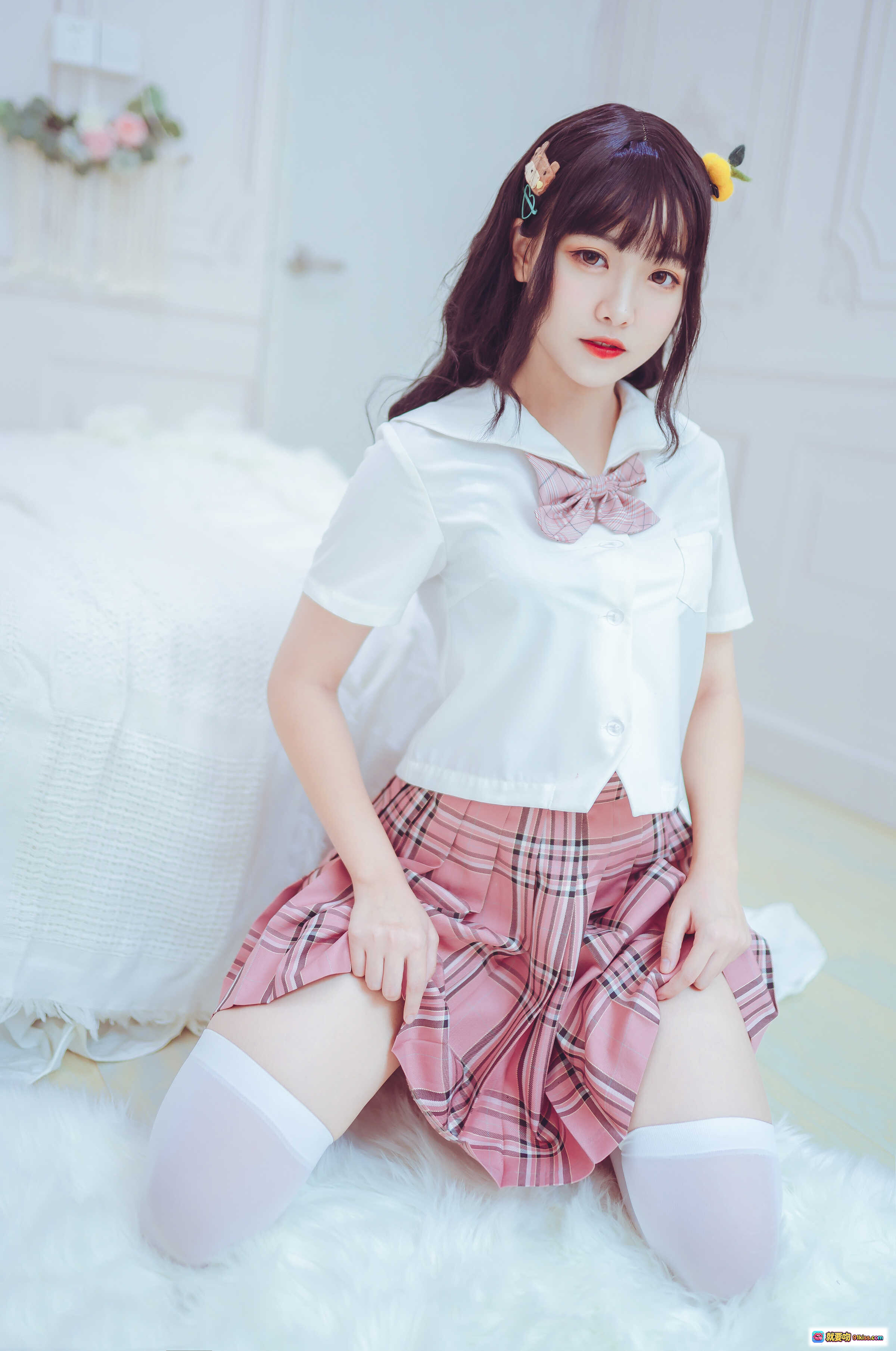 图片[5] - lovely呆玄NO.001过膝白丝少女写真｜粉色格裙+白色衬衫+可爱发饰｜清新甜美日系风格 - 就要吻