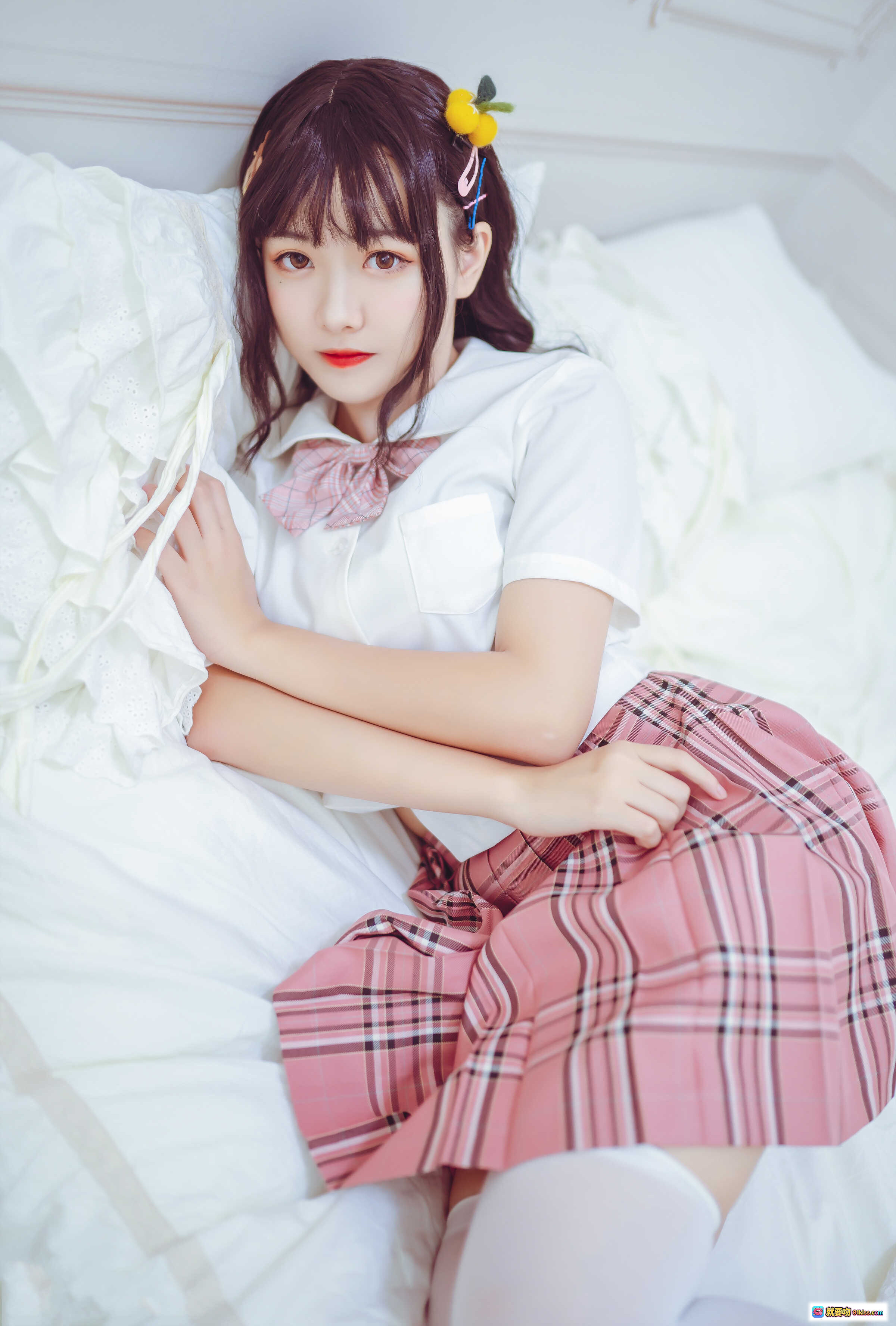 图片[4] - lovely呆玄NO.001过膝白丝少女写真｜粉色格裙+白色衬衫+可爱发饰｜清新甜美日系风格 - 就要吻