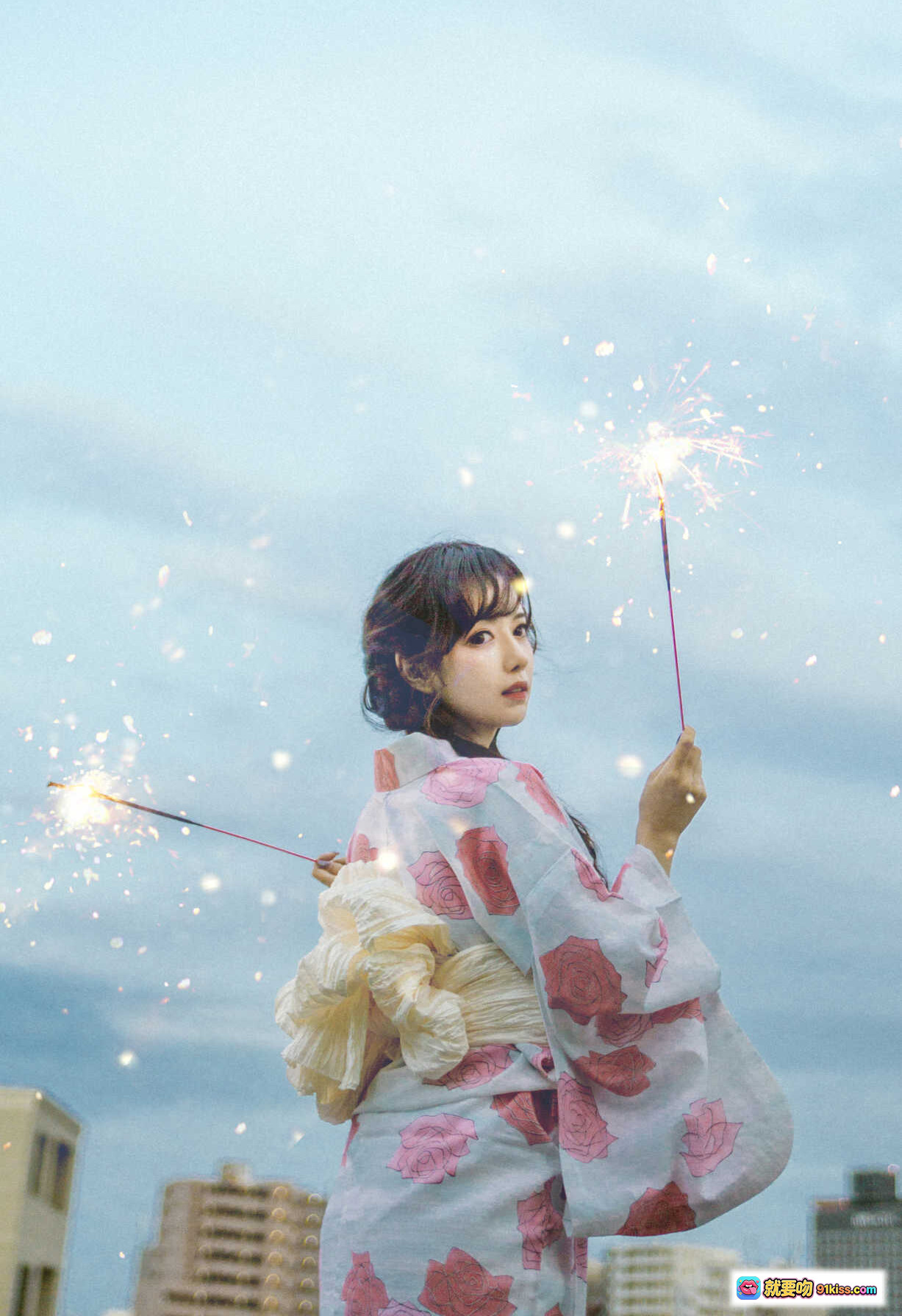 Shika小鹿鹿NO.075以夏之名真爱版｜和风浴衣少女手持烟花棒｜日系清新写真20P197MB - 就要吻