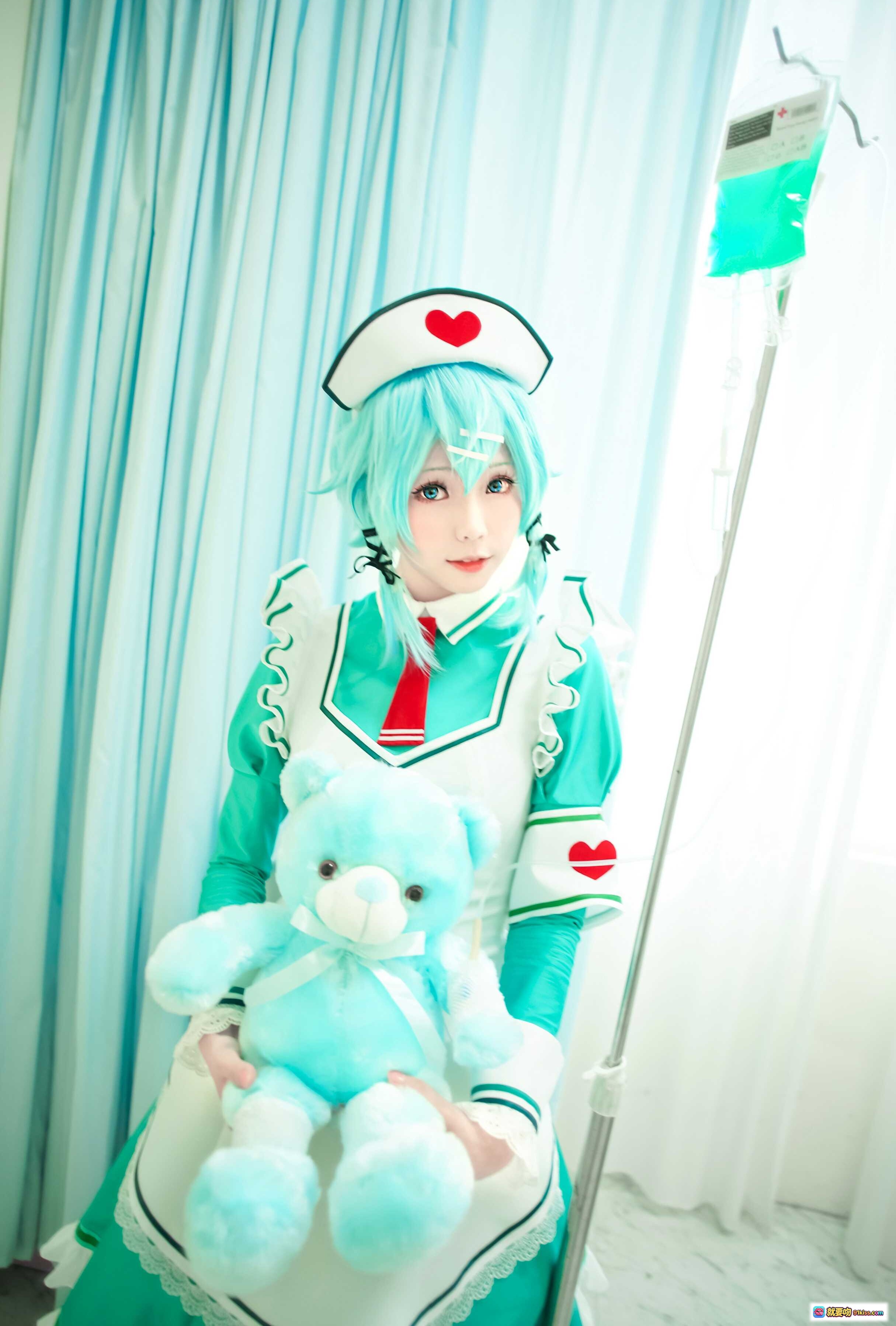 图片[3] - ElyEE子NO.020护士cosplay 绿发少女 白色病床 清新医疗风 甜美制服 白丝美腿 医疗箱道具 室内窗边写真 - 就要吻