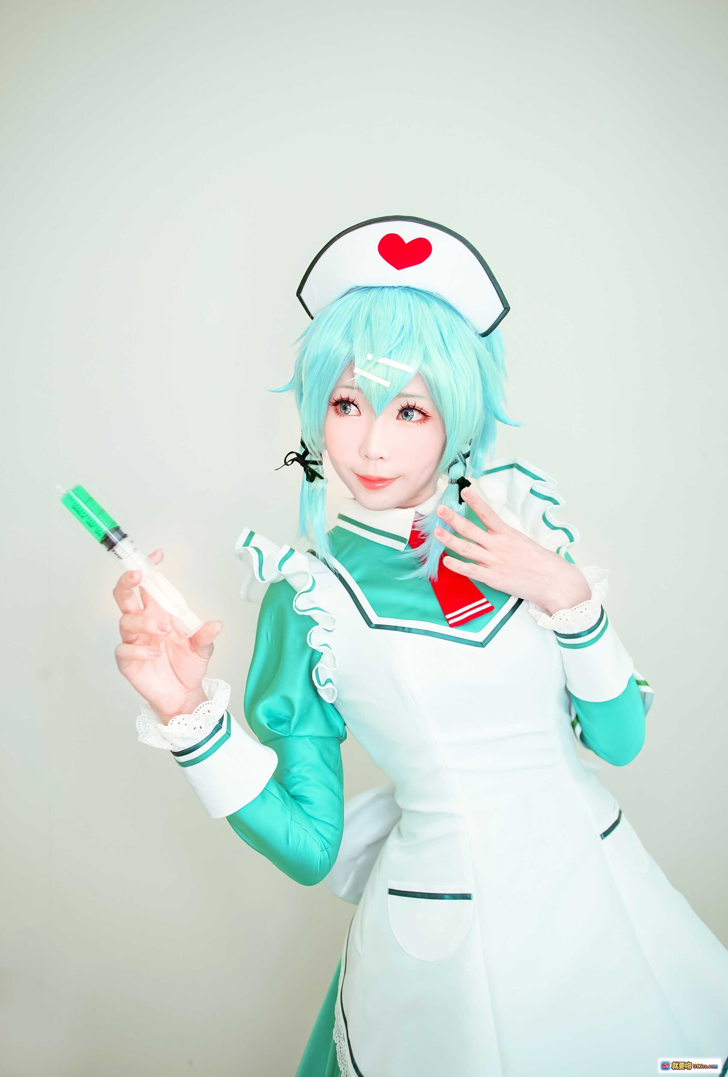 图片[7] - ElyEE子NO.020护士cosplay 绿发少女 白色病床 清新医疗风 甜美制服 白丝美腿 医疗箱道具 室内窗边写真 - 就要吻