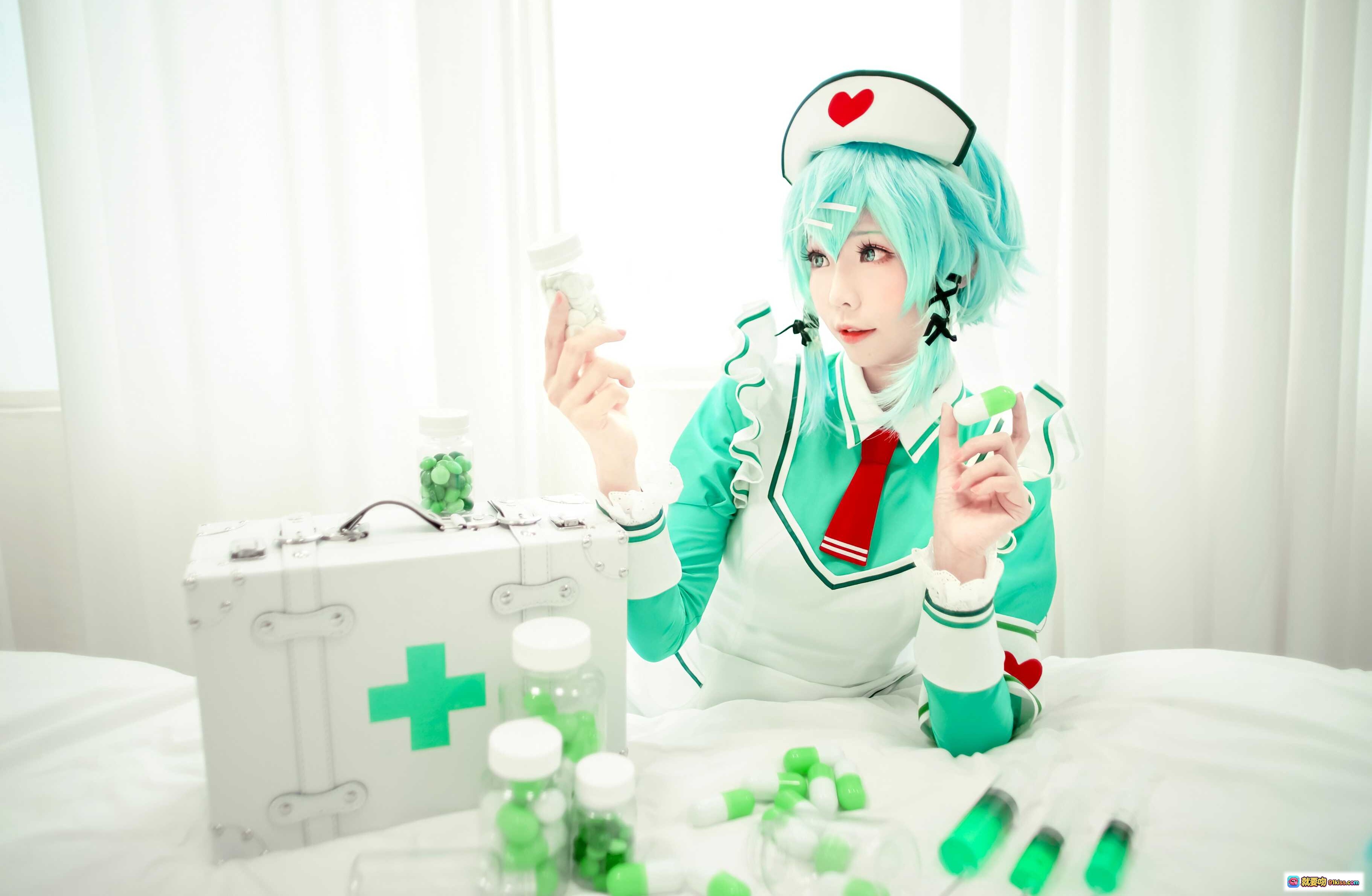 图片[4] - ElyEE子NO.020护士cosplay 绿发少女 白色病床 清新医疗风 甜美制服 白丝美腿 医疗箱道具 室内窗边写真 - 就要吻