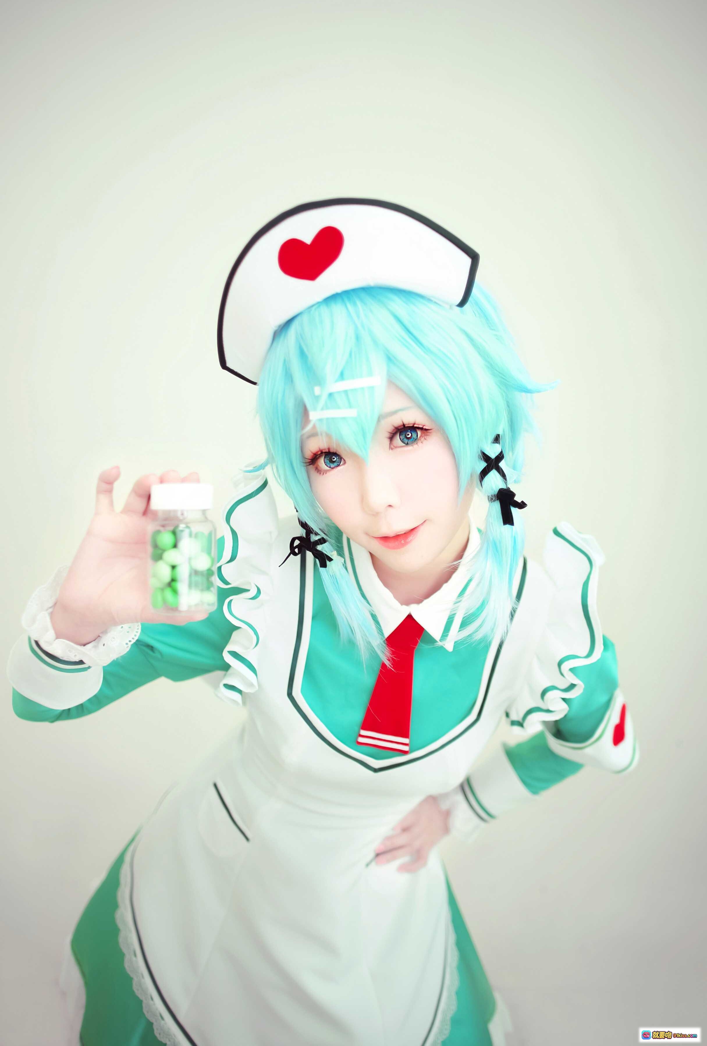图片[2] - ElyEE子NO.020护士cosplay 绿发少女 白色病床 清新医疗风 甜美制服 白丝美腿 医疗箱道具 室内窗边写真 - 就要吻