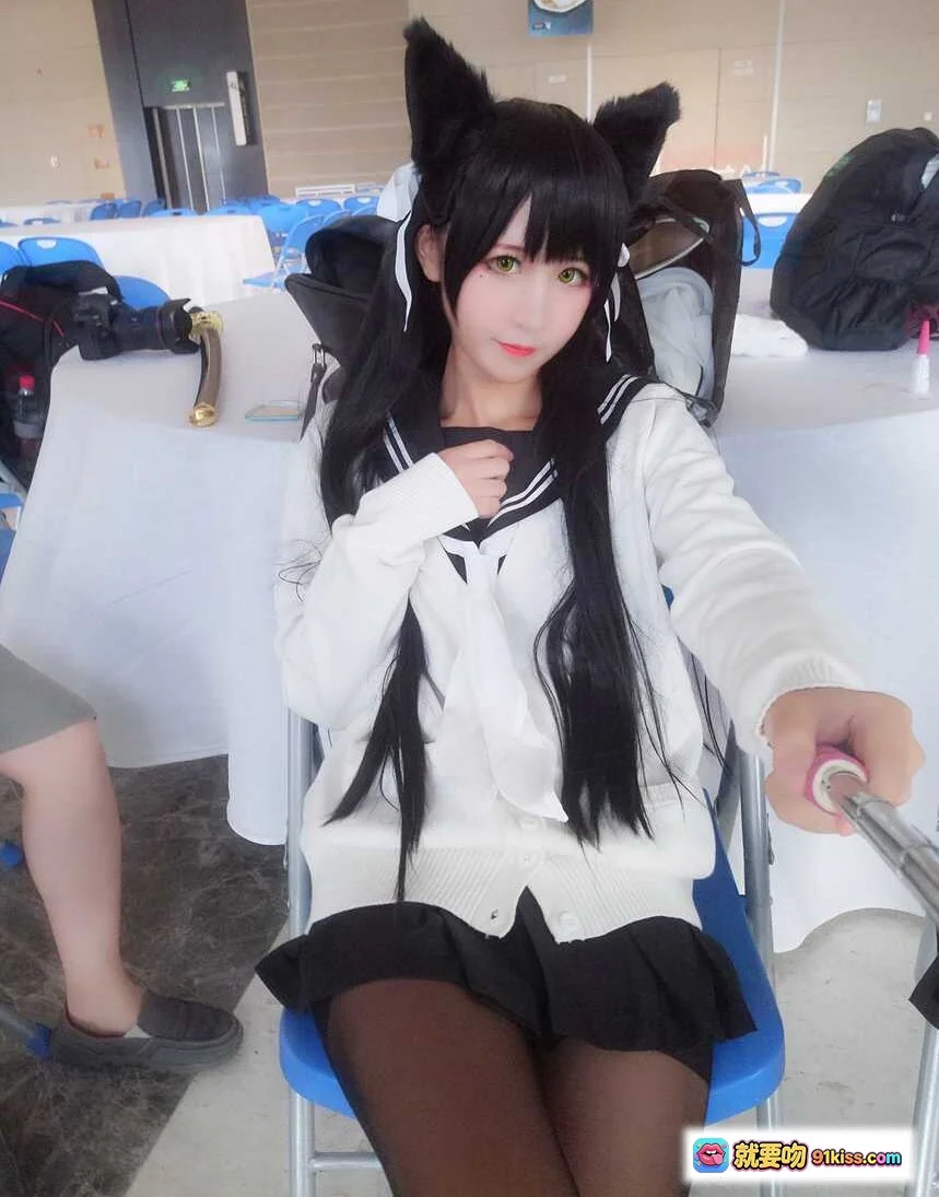 碧蓝航线cosplay少女 猫耳黑发水手服 白色针织开衫 黑丝短裙 自拍写真 三度_69 NO.019 34P高清图集 - 就要吻