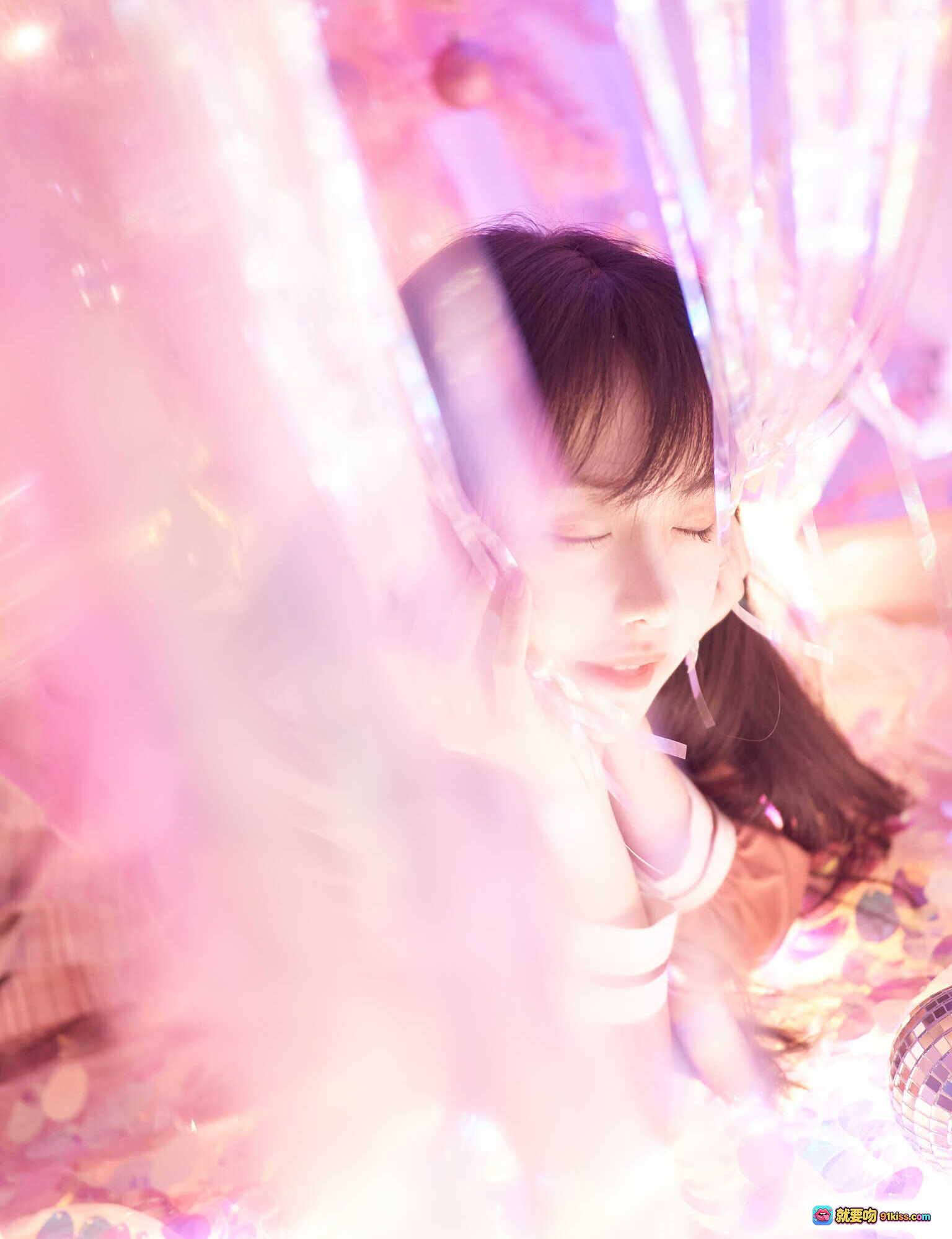 图片[6] - Shika小鹿鹿NO.029圣诞主题写真｜甜美少女躺卧光影梦幻场景｜格纹短裙+粉色系穿搭｜20P高清图集 - 就要吻