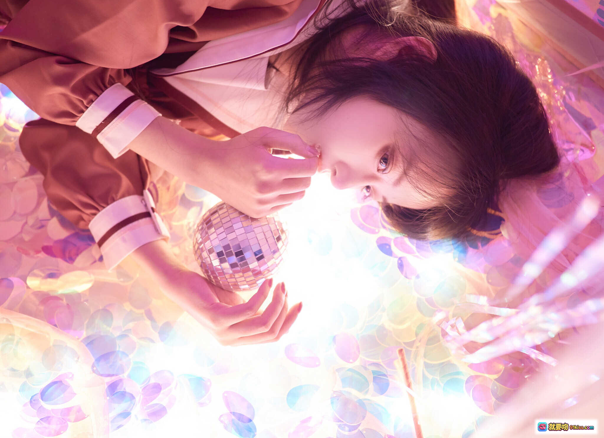 图片[7] - Shika小鹿鹿NO.029圣诞主题写真｜甜美少女躺卧光影梦幻场景｜格纹短裙+粉色系穿搭｜20P高清图集 - 就要吻