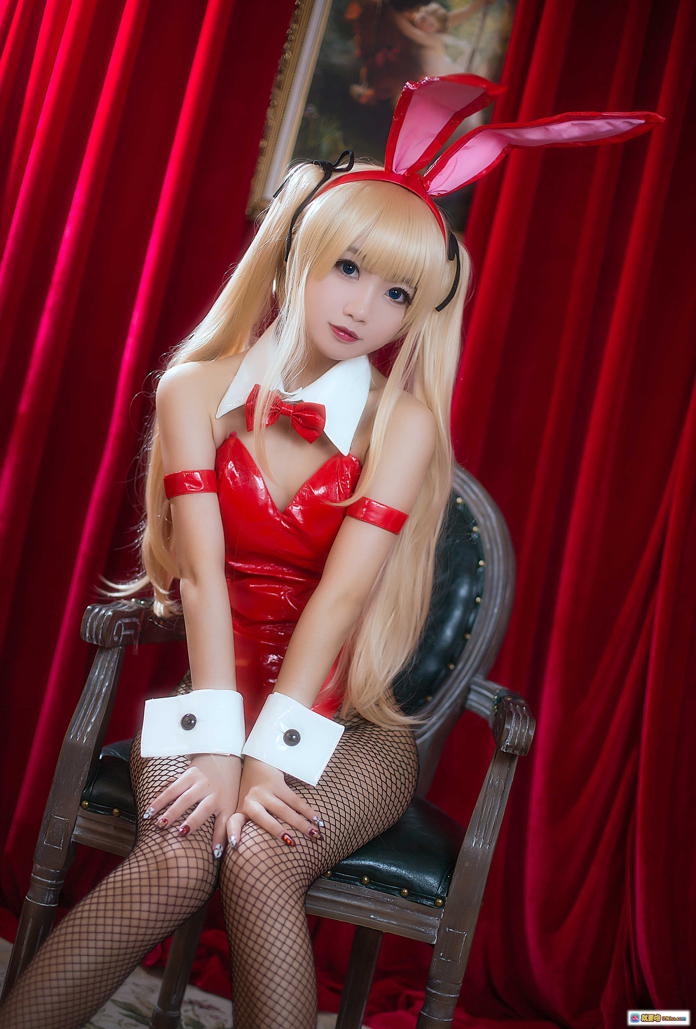 图片[5] - 鬼畜瑶NO.012兔女郎COS写真｜红裙渔网袜高跟鞋｜金发兔耳造型｜复古红幕背景｜精致妆容摆拍 - 就要吻