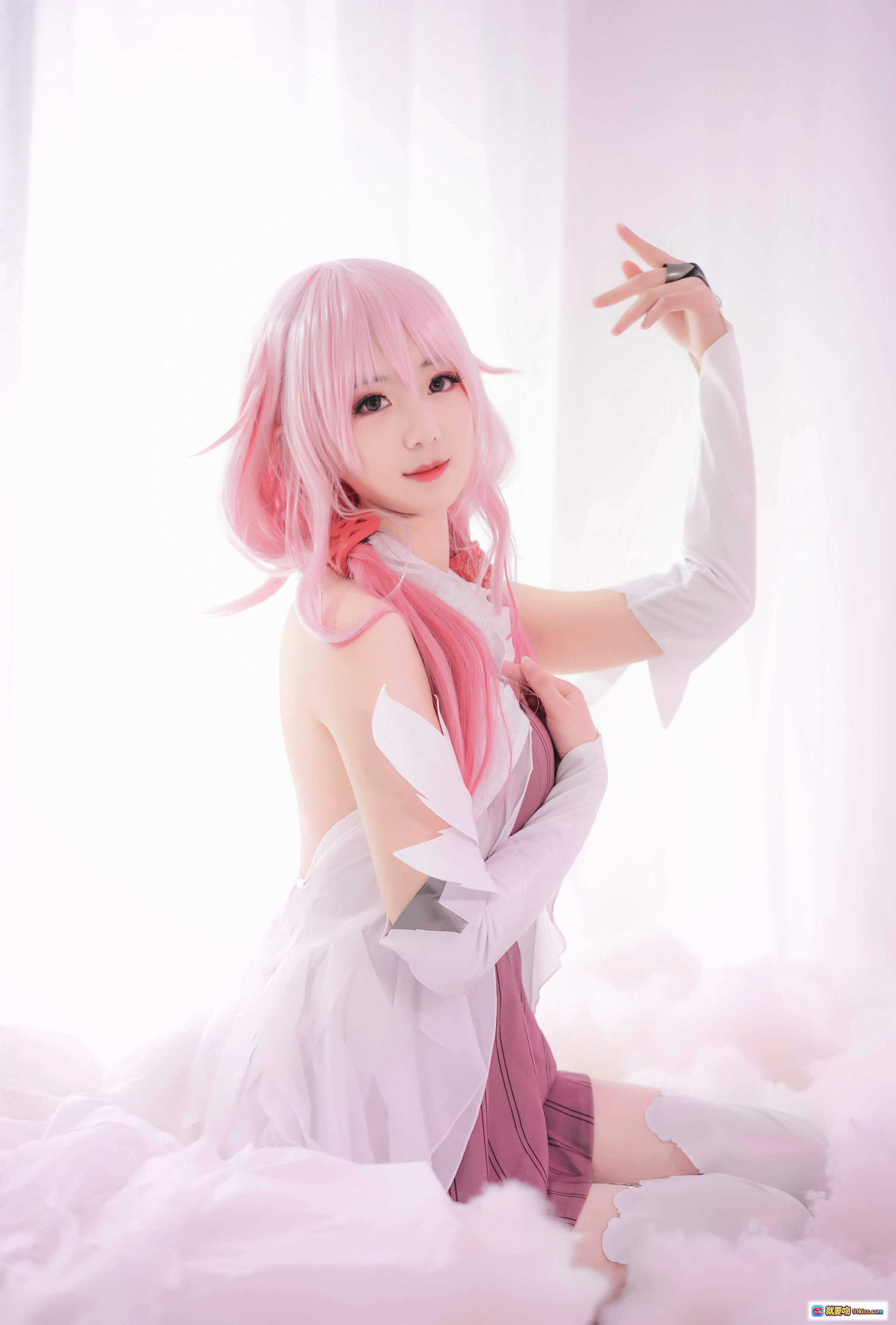图片[3] - 弥音音NO.002 ALTER EGO粉发少女cos写真 白裙飘逸梦幻云雾场景 精致妆容优雅姿态 12P高清美图 - 就要吻