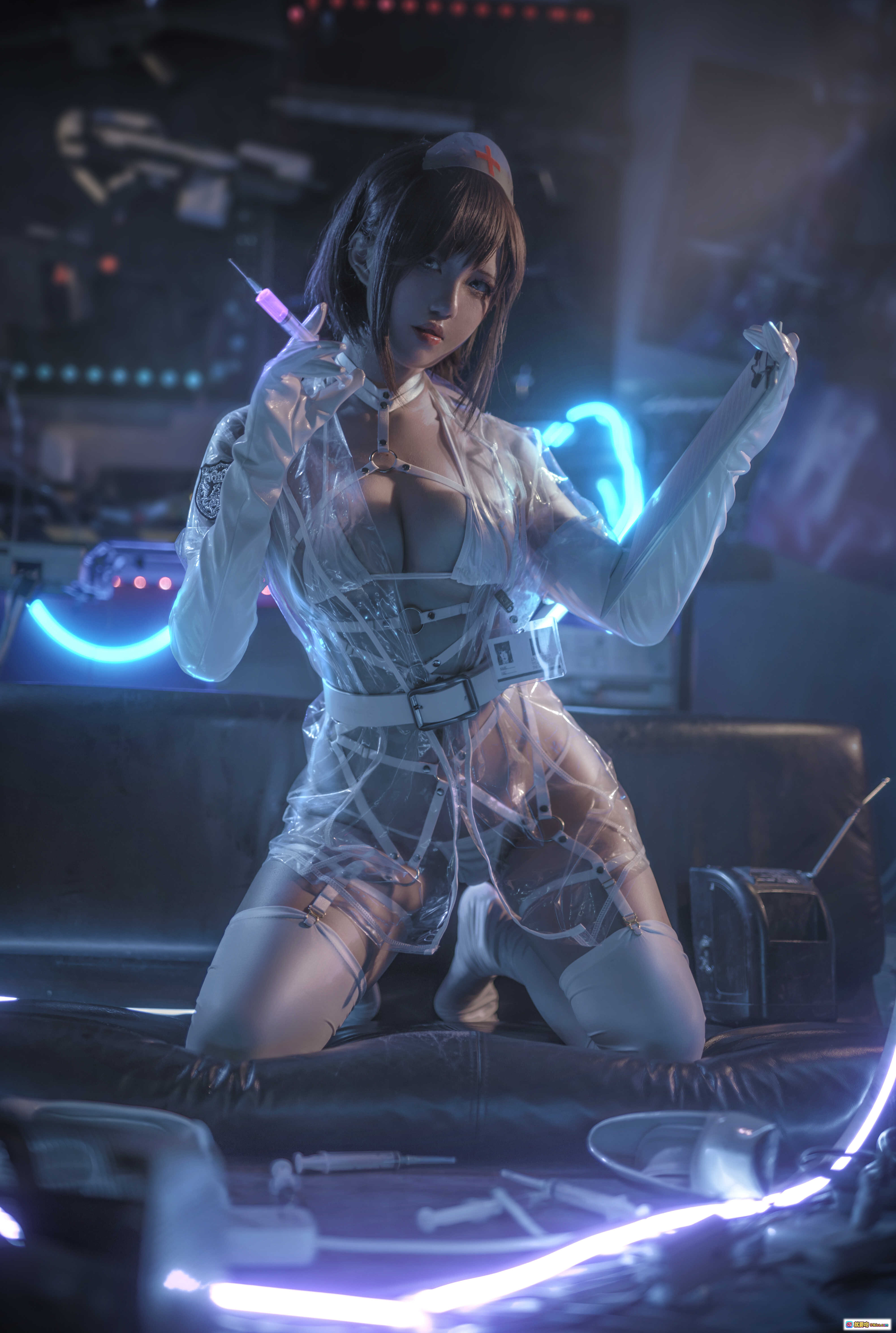 图片[1] - 阿薰kaOri NO.006 透明护士 cosplay 写真 | 赛博朋克风 医疗主题 霓虹灯光 暗黑科幻 24P高清图集 - 就要吻