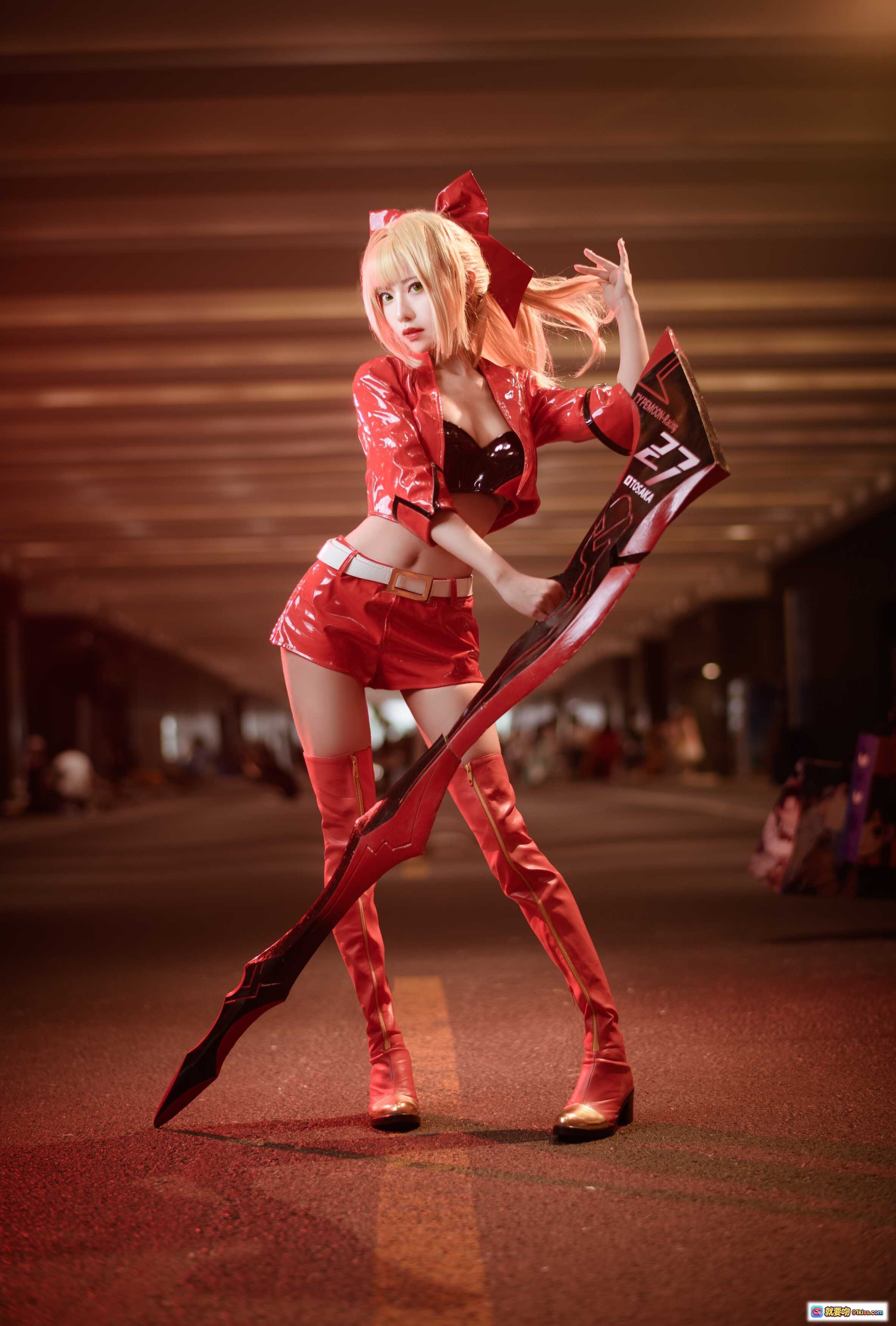 图片[3] - Shika小鹿鹿NO.051尼禄赛车Cosplay 红色皮衣猫耳造型 持27号赛车牌 动感街拍写真 - 就要吻