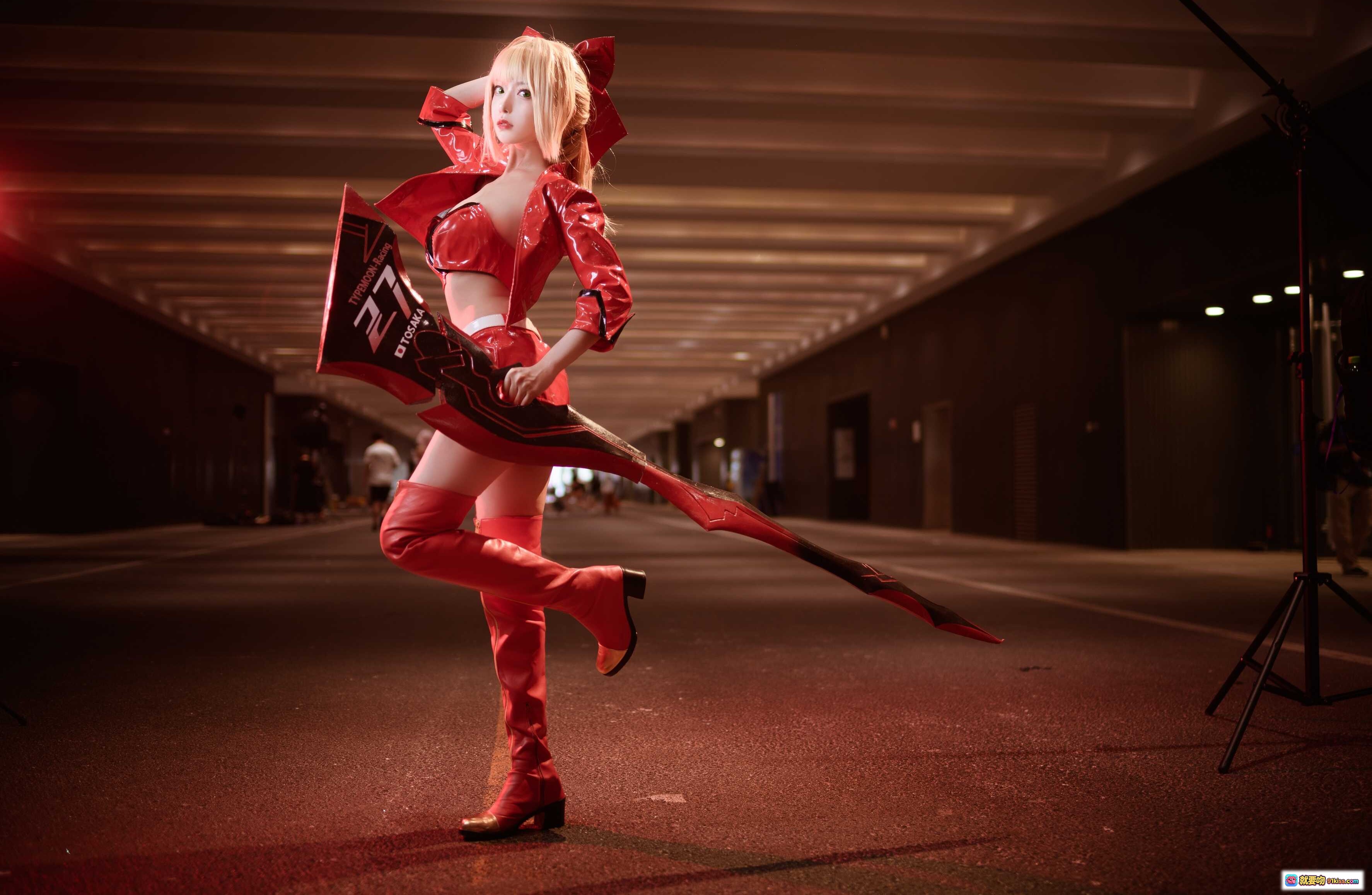 图片[8] - Shika小鹿鹿NO.051尼禄赛车Cosplay 红色皮衣猫耳造型 持27号赛车牌 动感街拍写真 - 就要吻