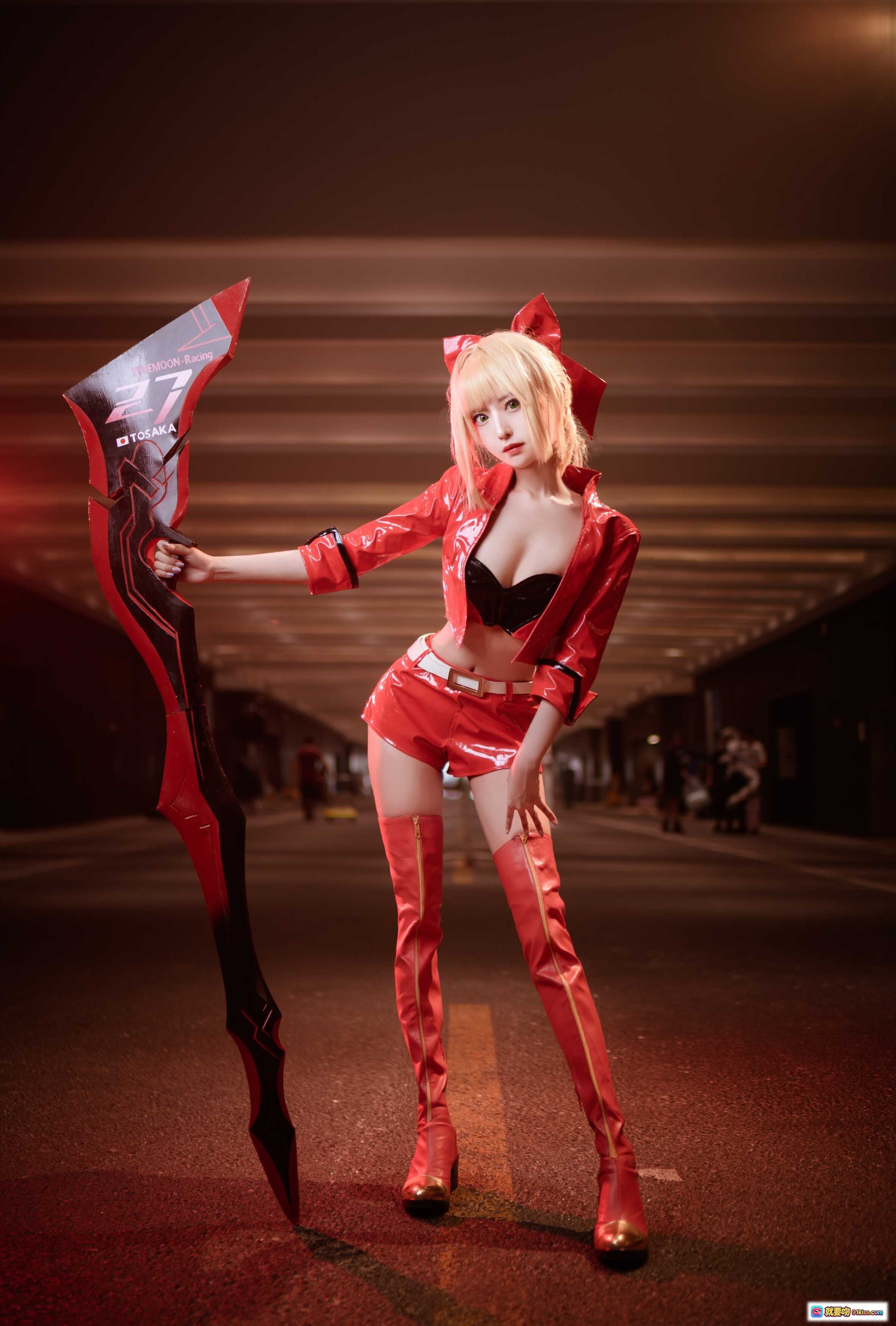 图片[4] - Shika小鹿鹿NO.051尼禄赛车Cosplay 红色皮衣猫耳造型 持27号赛车牌 动感街拍写真 - 就要吻