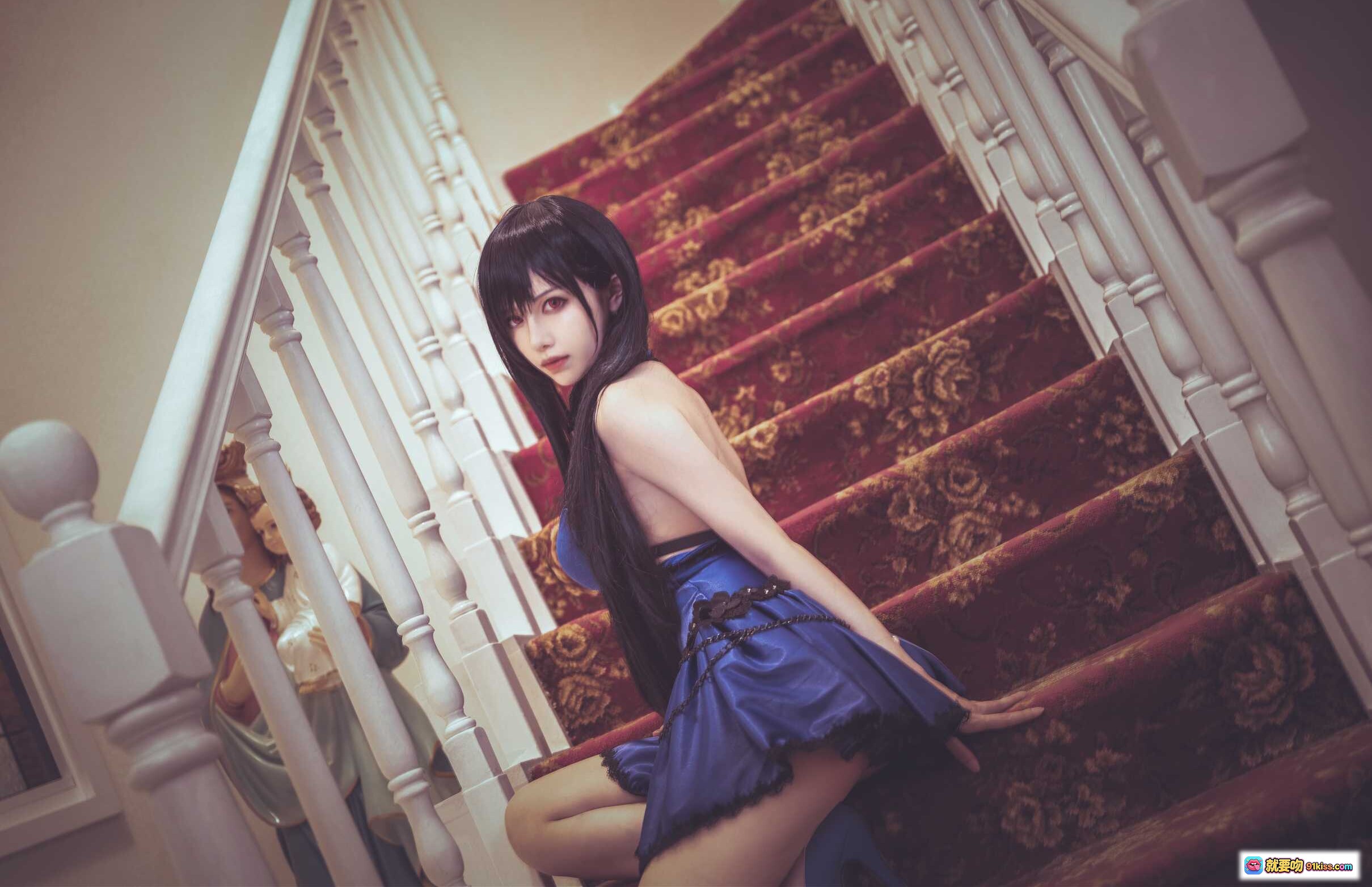 图片[10] - Shika小鹿鹿蒂法真爱版Cosplay写真 40P高清美图 红毯楼梯优雅坐姿 蓝色礼服性感迷人 二次元角色还原度高 - 就要吻