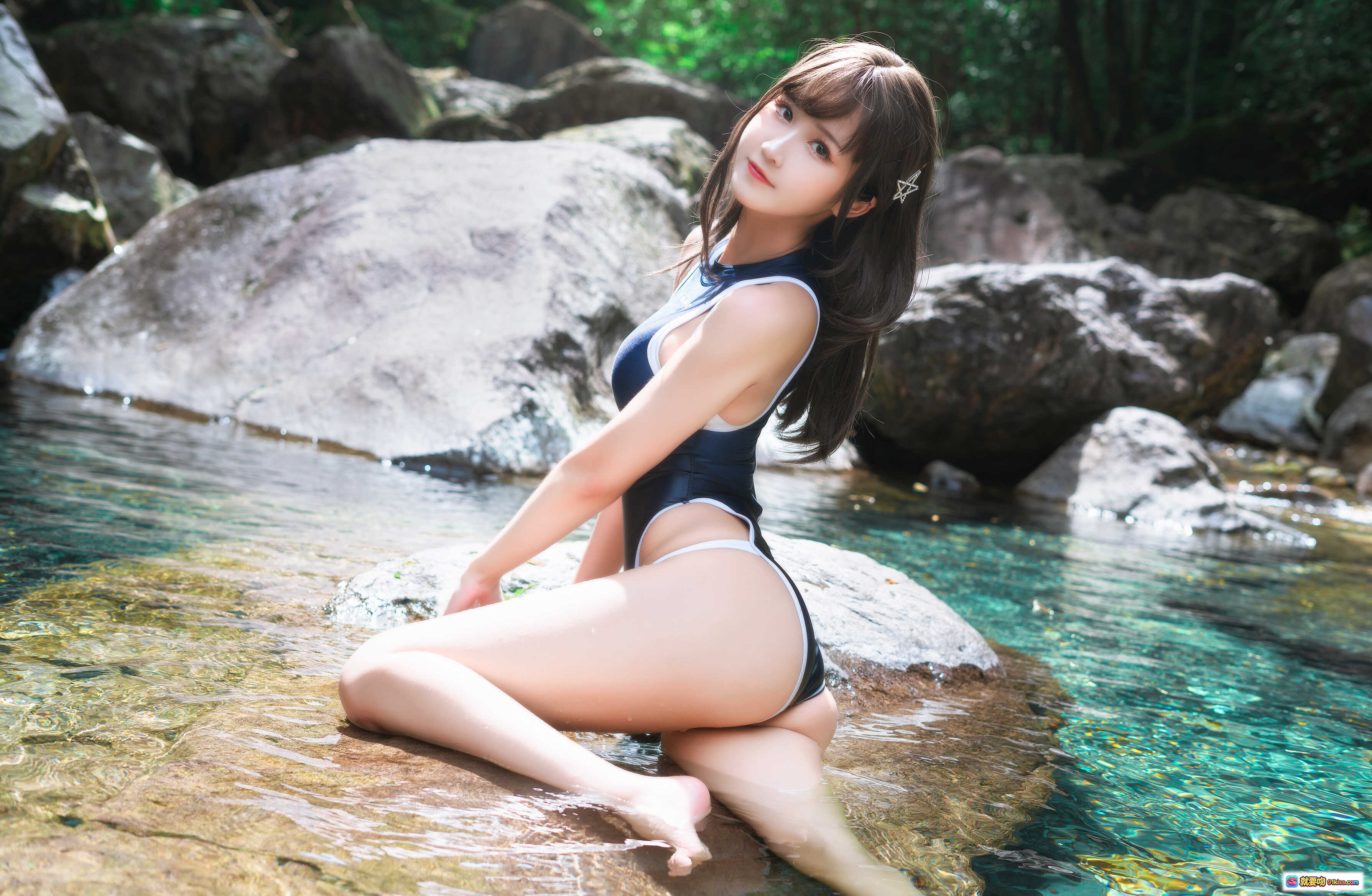 图片[3] - 三度_69 NO.044 竞泳少女溪边岩石写真 清澈溪水蓝泳衣自然风光22P高清图集 - 就要吻