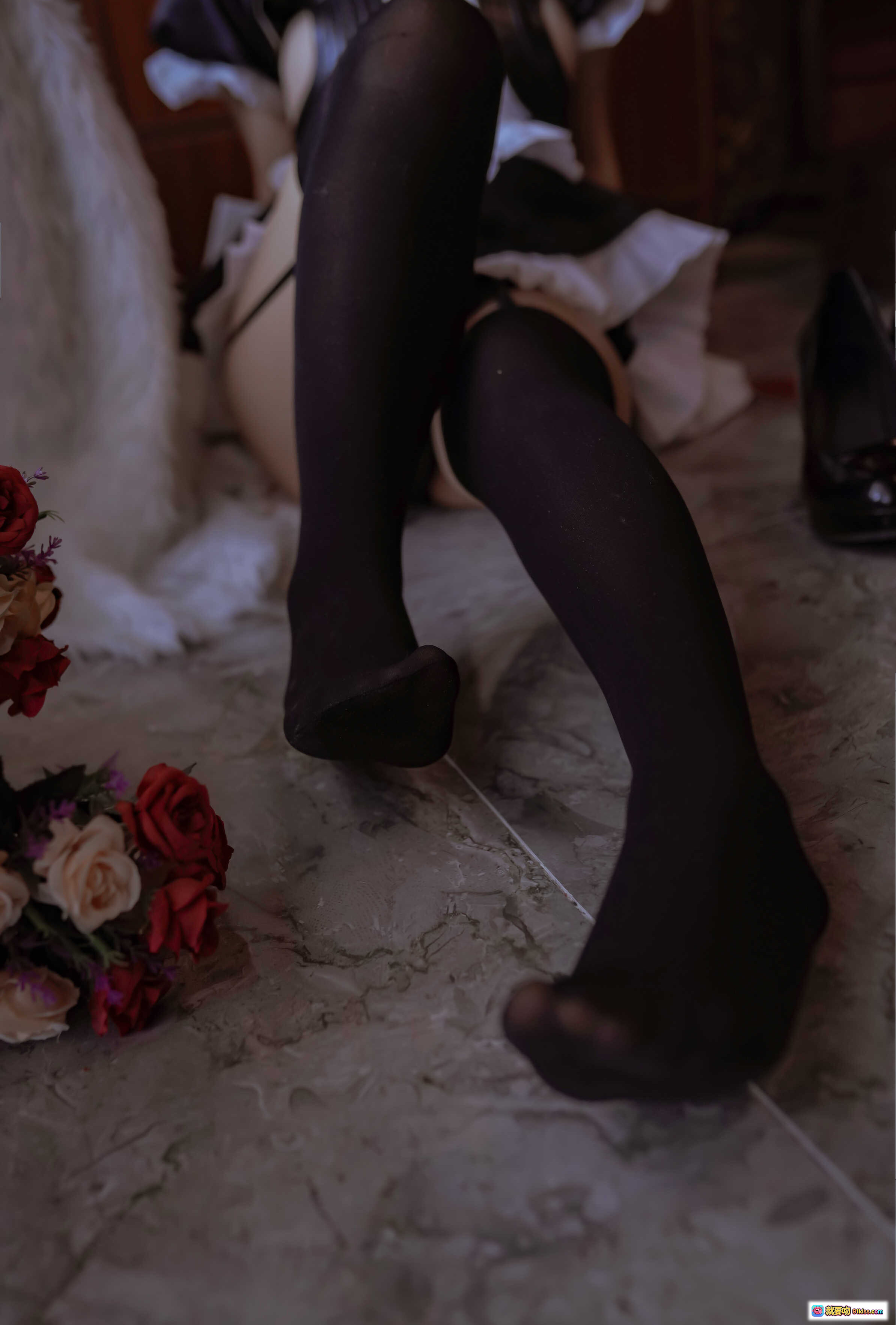 图片[9] - 日奈娇NO.001酒吞女仆写真集 黑丝美腿性感私房 41P高清图集 优雅复古室内场景 - 就要吻