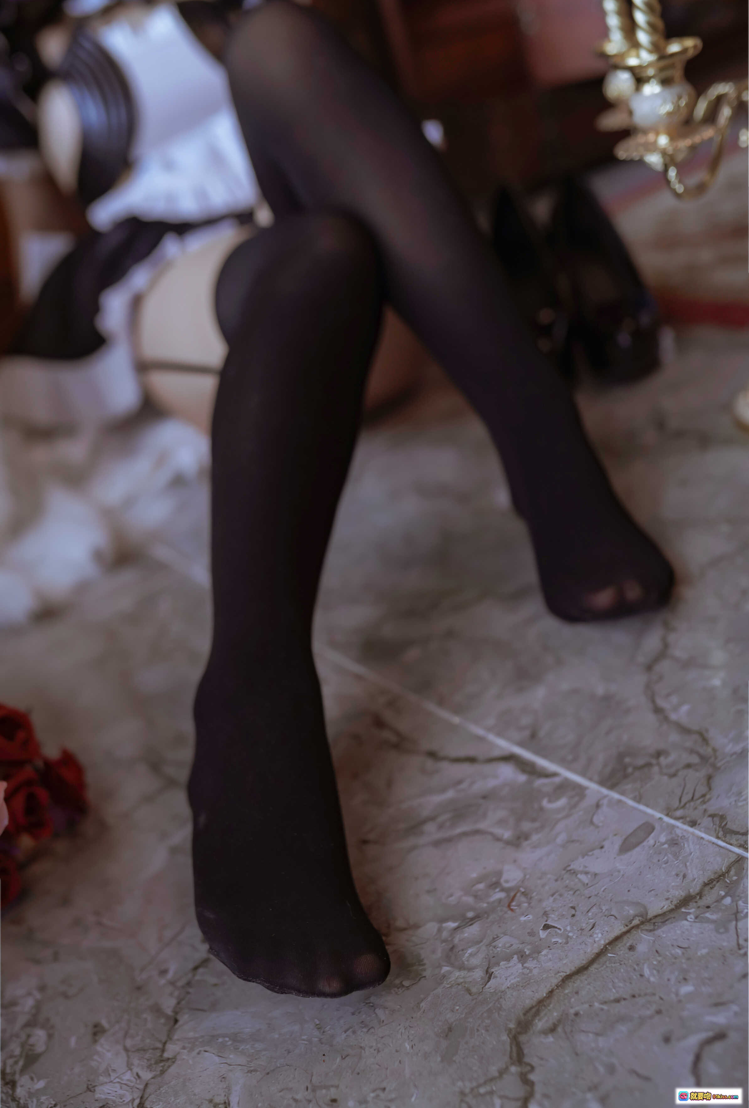 图片[7] - 日奈娇NO.001酒吞女仆写真集 黑丝美腿性感私房 41P高清图集 优雅复古室内场景 - 就要吻