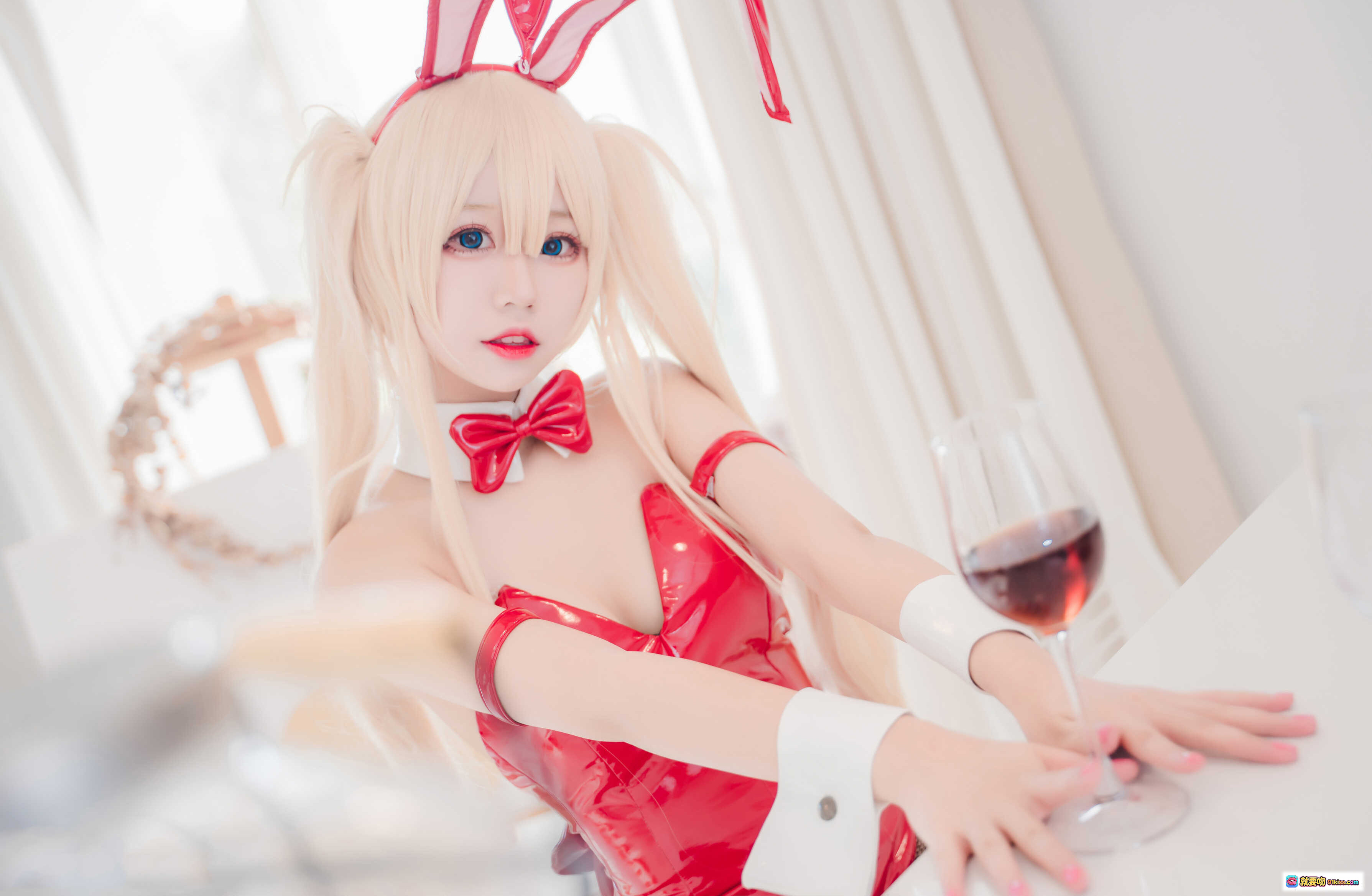 图片[5] - 猫君君_MaoJun NO.006 英梨梨兔女郎写真 红色亮面制服+黑色渔网袜+白手套 优雅坐姿美腿特写 40P高清图集 - 就要吻