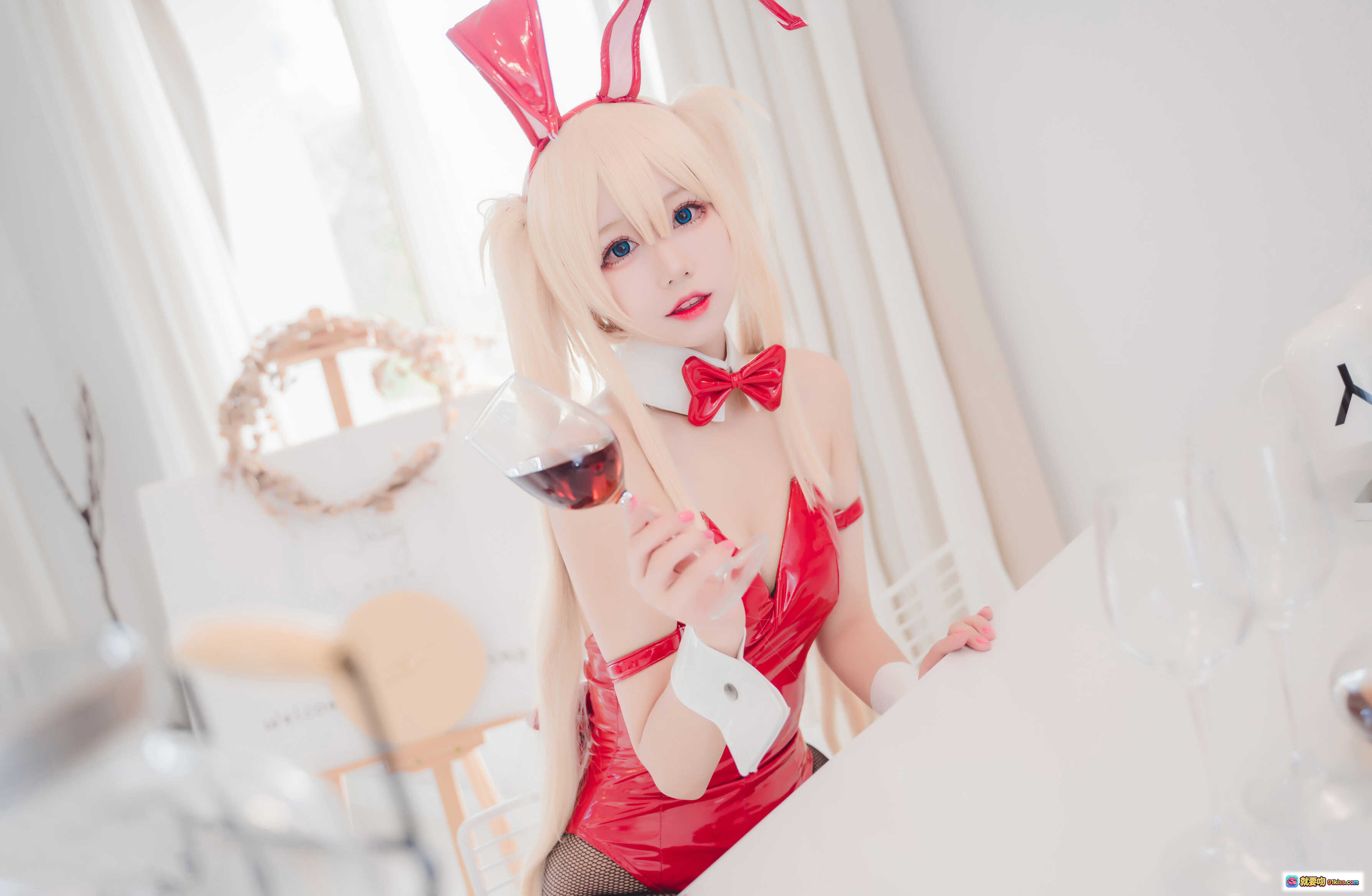 图片[10] - 猫君君_MaoJun NO.006 英梨梨兔女郎写真 红色亮面制服+黑色渔网袜+白手套 优雅坐姿美腿特写 40P高清图集 - 就要吻