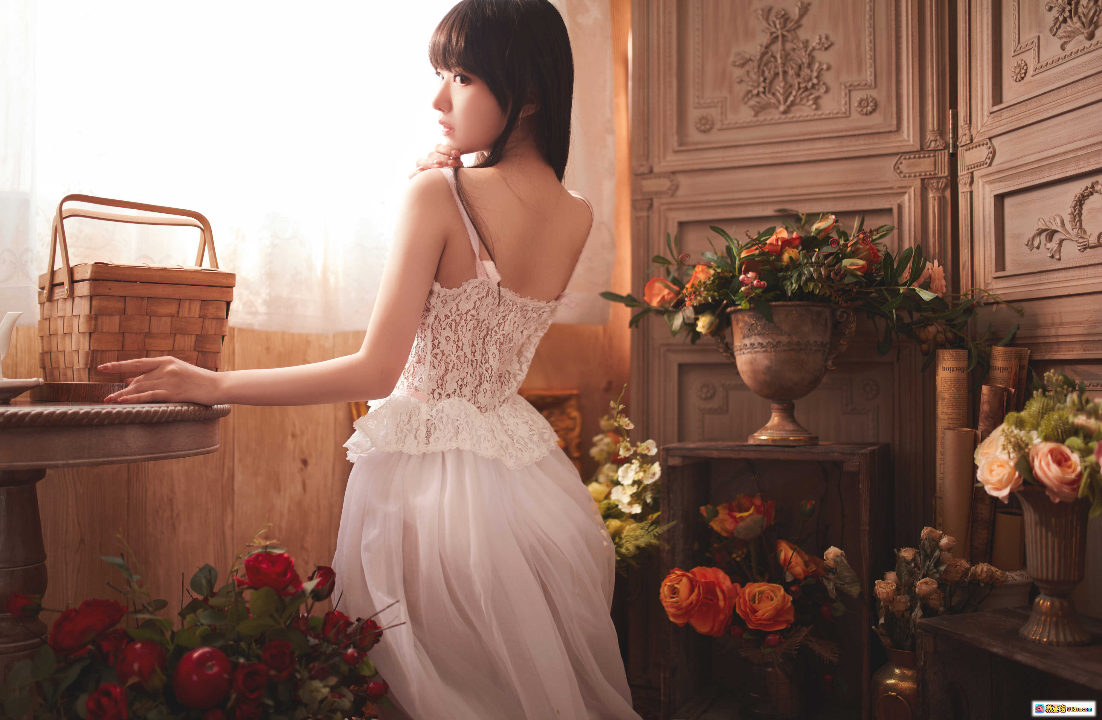 图片[10] - Shika小鹿鹿NO.066女友本真爱版｜黑色蕾丝旗袍写真｜复古留声机旁优雅姿态｜20P高清图集 - 就要吻