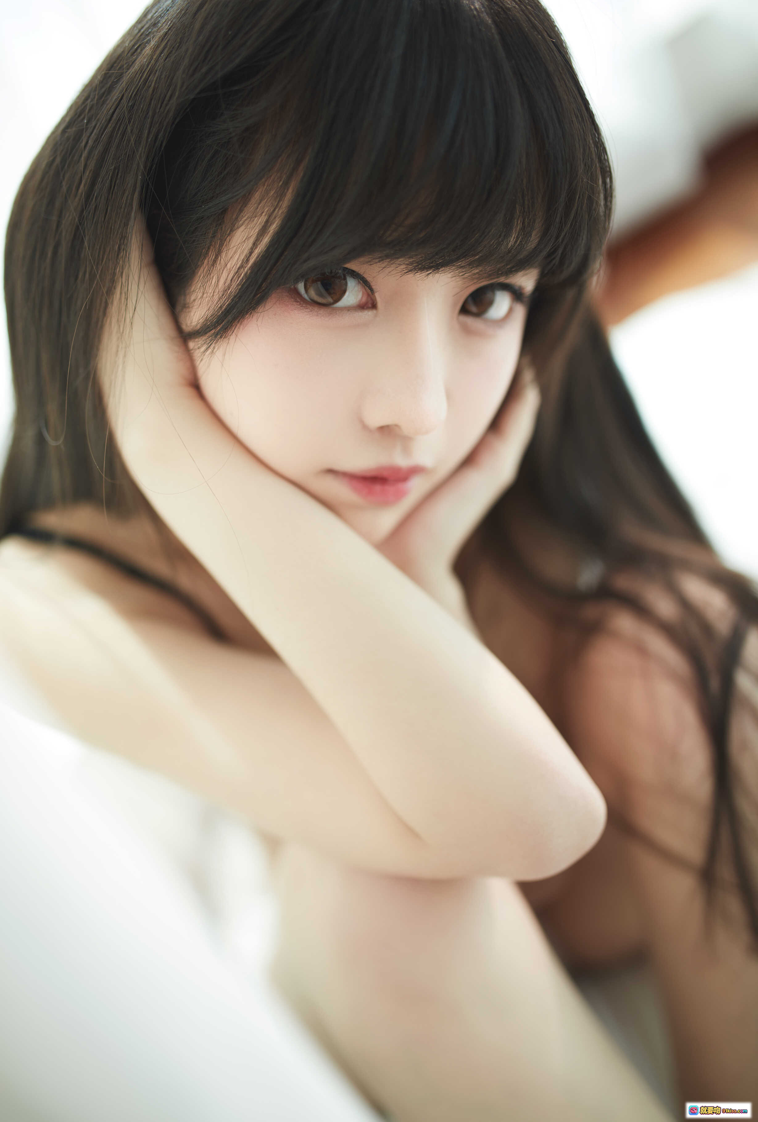 图片[7] - Shika小鹿鹿NO.066女友本真爱版｜黑色蕾丝旗袍写真｜复古留声机旁优雅姿态｜20P高清图集 - 就要吻