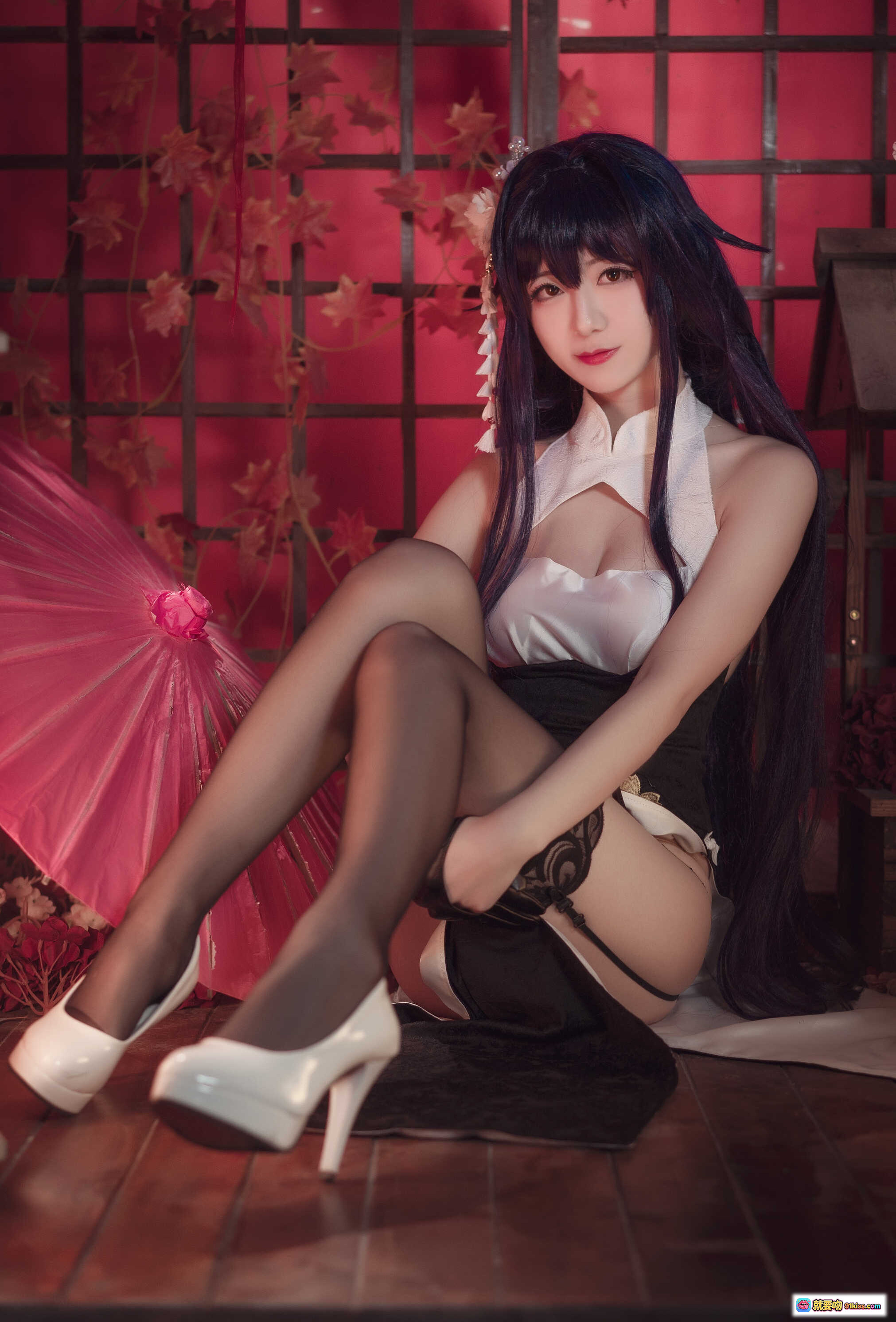 图片[5] - 弥音音NO.039吾妻旗袍Cosplay写真｜黑发花饰+蕾丝手套+日式和风场景+樱花背景+白高跟美腿诱惑 - 就要吻