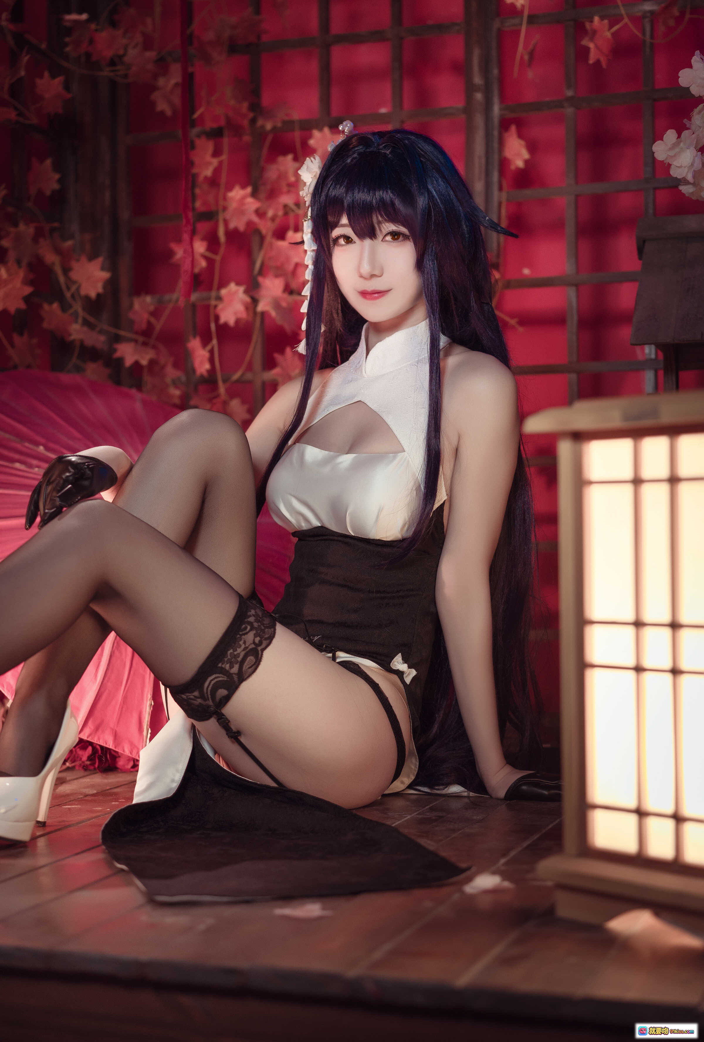 图片[7] - 弥音音NO.039吾妻旗袍Cosplay写真｜黑发花饰+蕾丝手套+日式和风场景+樱花背景+白高跟美腿诱惑 - 就要吻