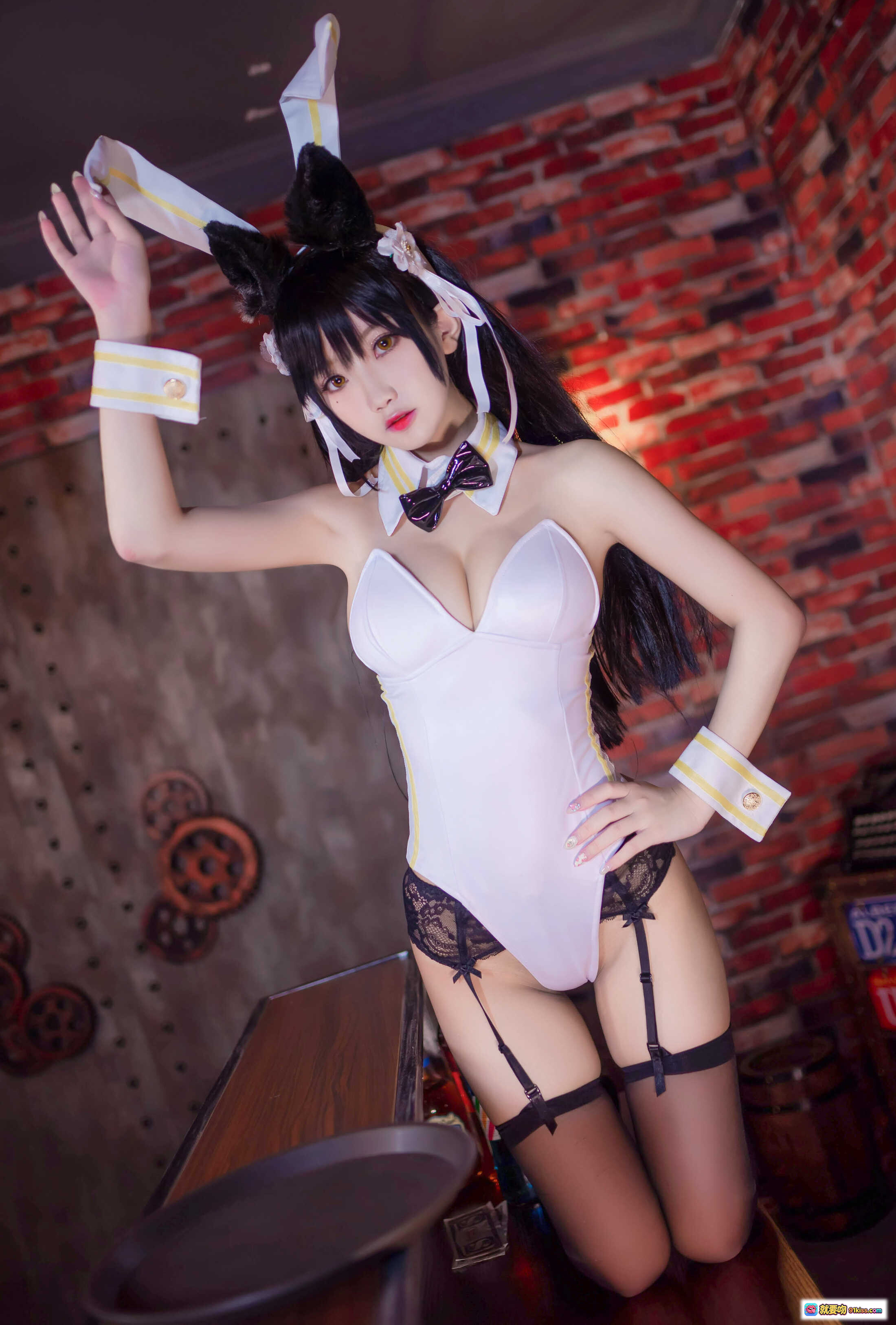 图片[10] - 鬼畜瑶NO.017酒吧兔女郎写真 20P308MB 黑丝高跟兔耳装 持酒杯坐吧台 砖墙酒架背景 二次元Cosplay美图 - 就要吻
