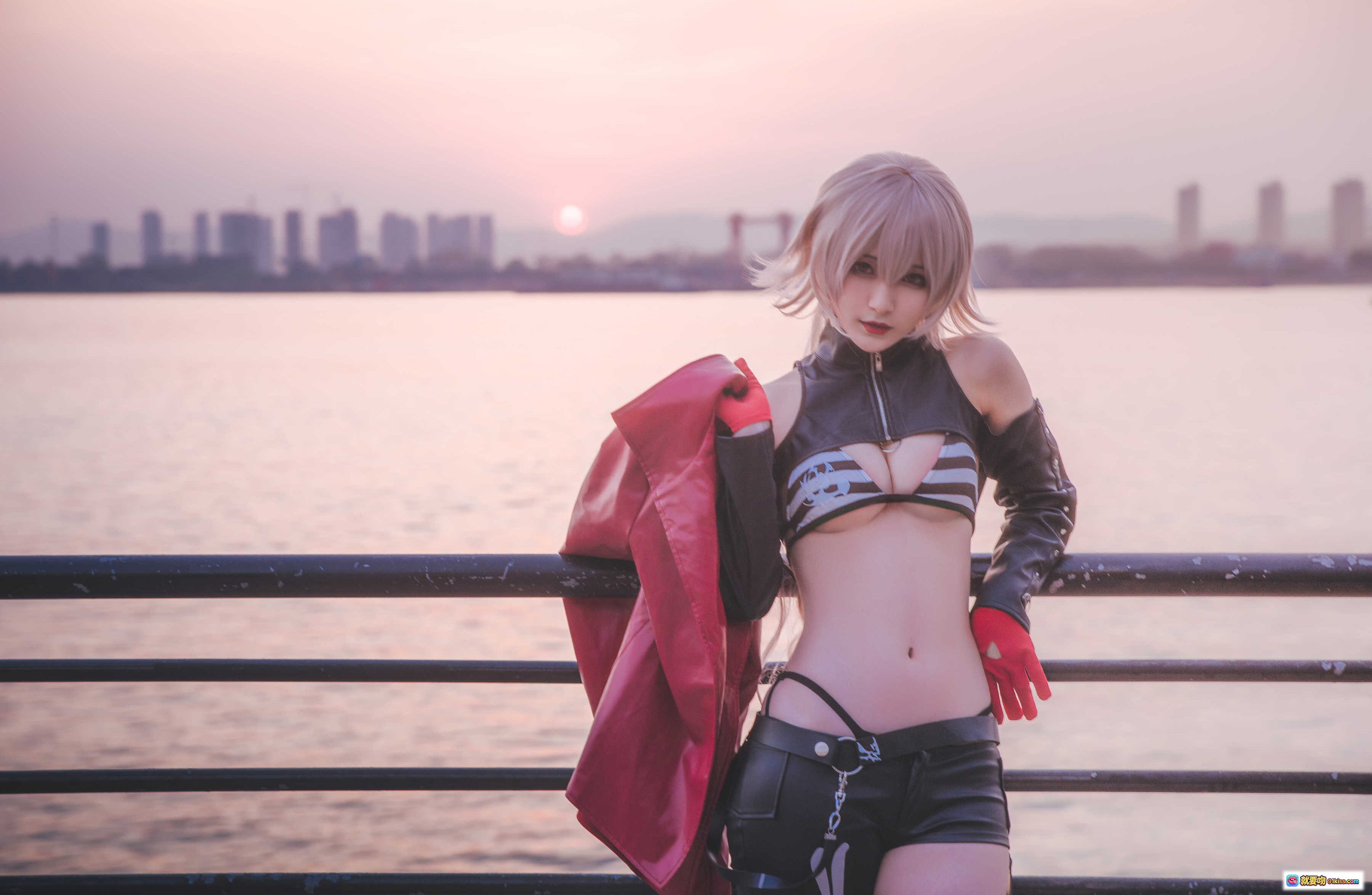 图片[3] - 黑贞黑呆双人COS中山码头铁板烧鬼舞w NO.005 23P 353M 红蓝霓虹工业风场景 - 就要吻