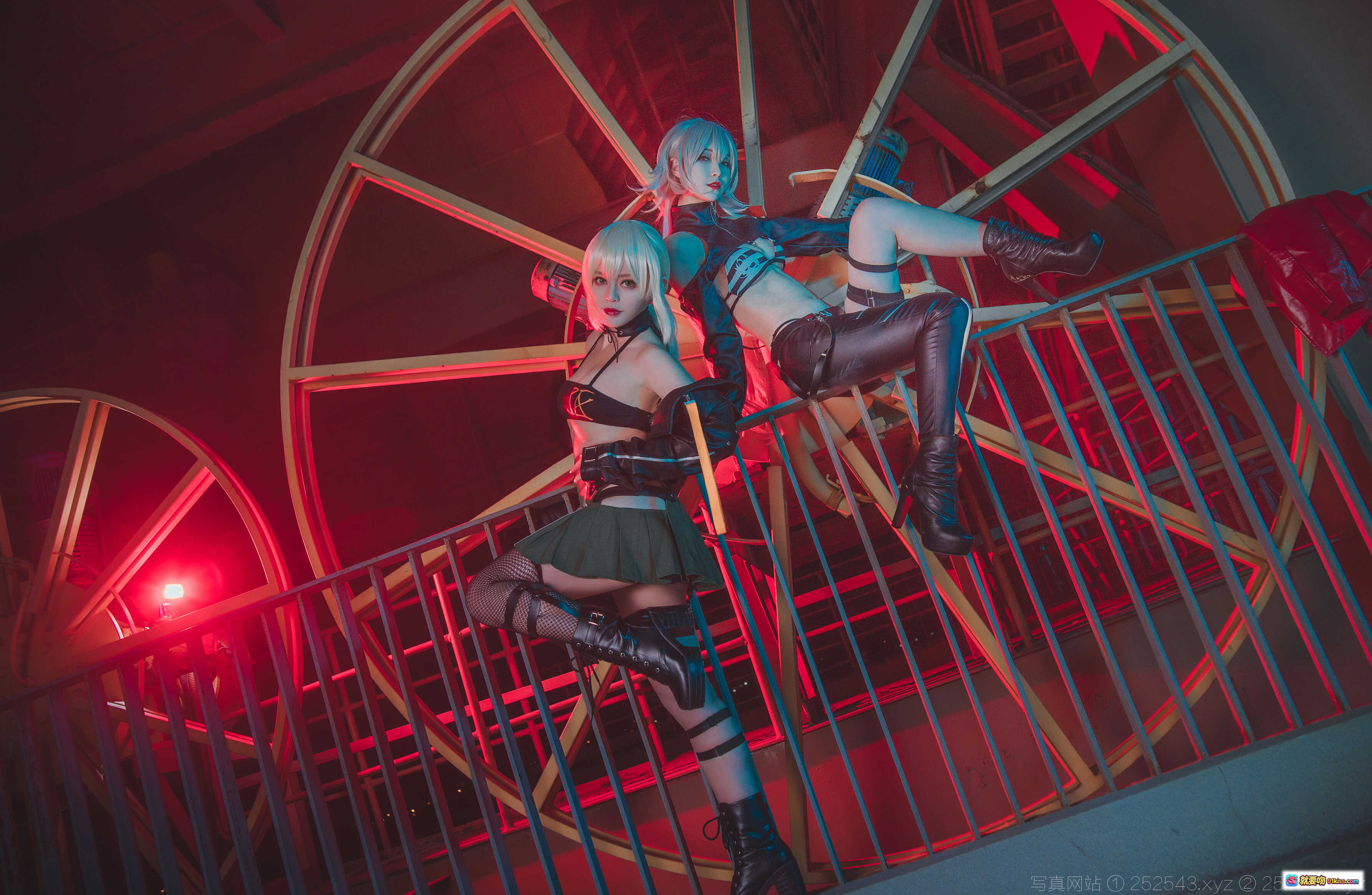 图片[4] - 黑贞黑呆双人COS中山码头铁板烧鬼舞w NO.005 23P 353M 红蓝霓虹工业风场景 - 就要吻