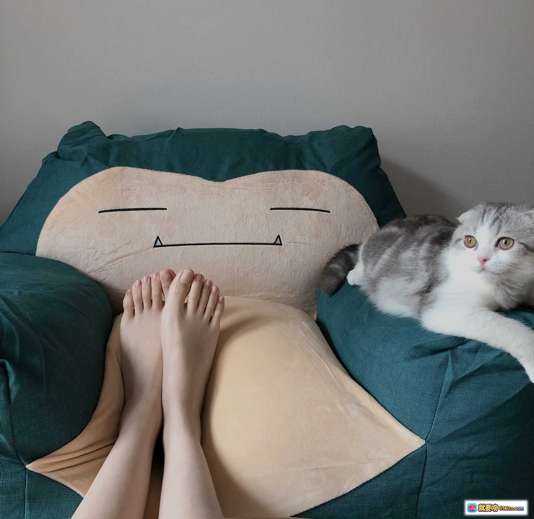 图片[2] - Shika小鹿鹿东京夜景自拍写真 | 黑长直齐刘海少女风 | 绿外套心形耳环清新穿搭 | 50P高清图集 - 就要吻