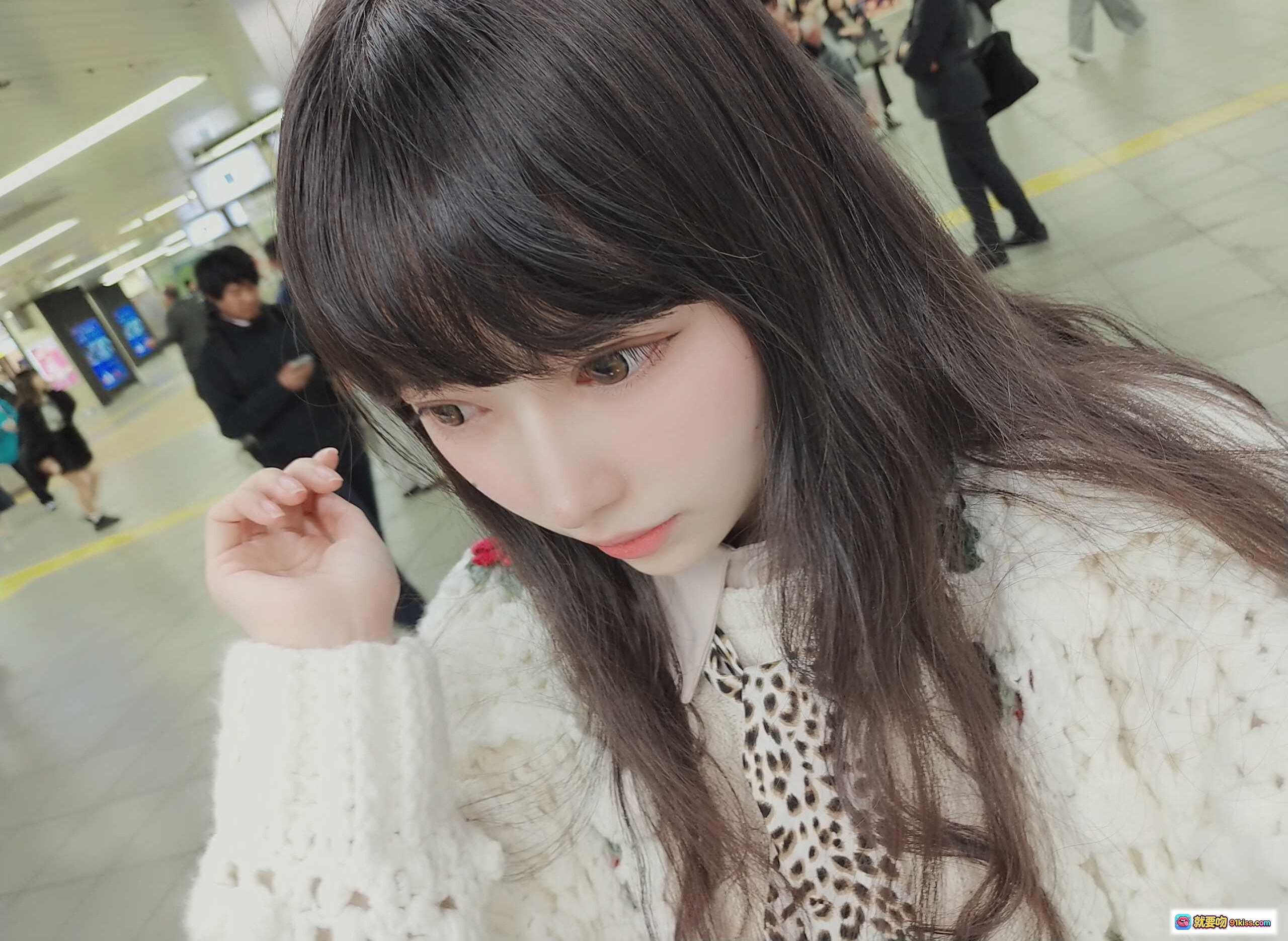 图片[7] - Shika小鹿鹿东京夜景自拍写真 | 黑长直齐刘海少女风 | 绿外套心形耳环清新穿搭 | 50P高清图集 - 就要吻