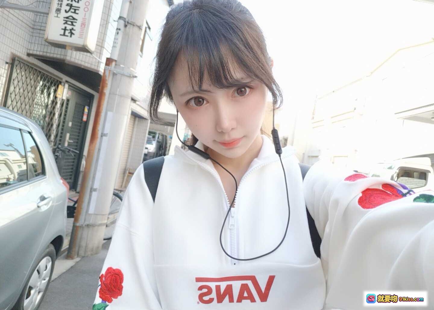 图片[8] - Shika小鹿鹿东京夜景自拍写真 | 黑长直齐刘海少女风 | 绿外套心形耳环清新穿搭 | 50P高清图集 - 就要吻