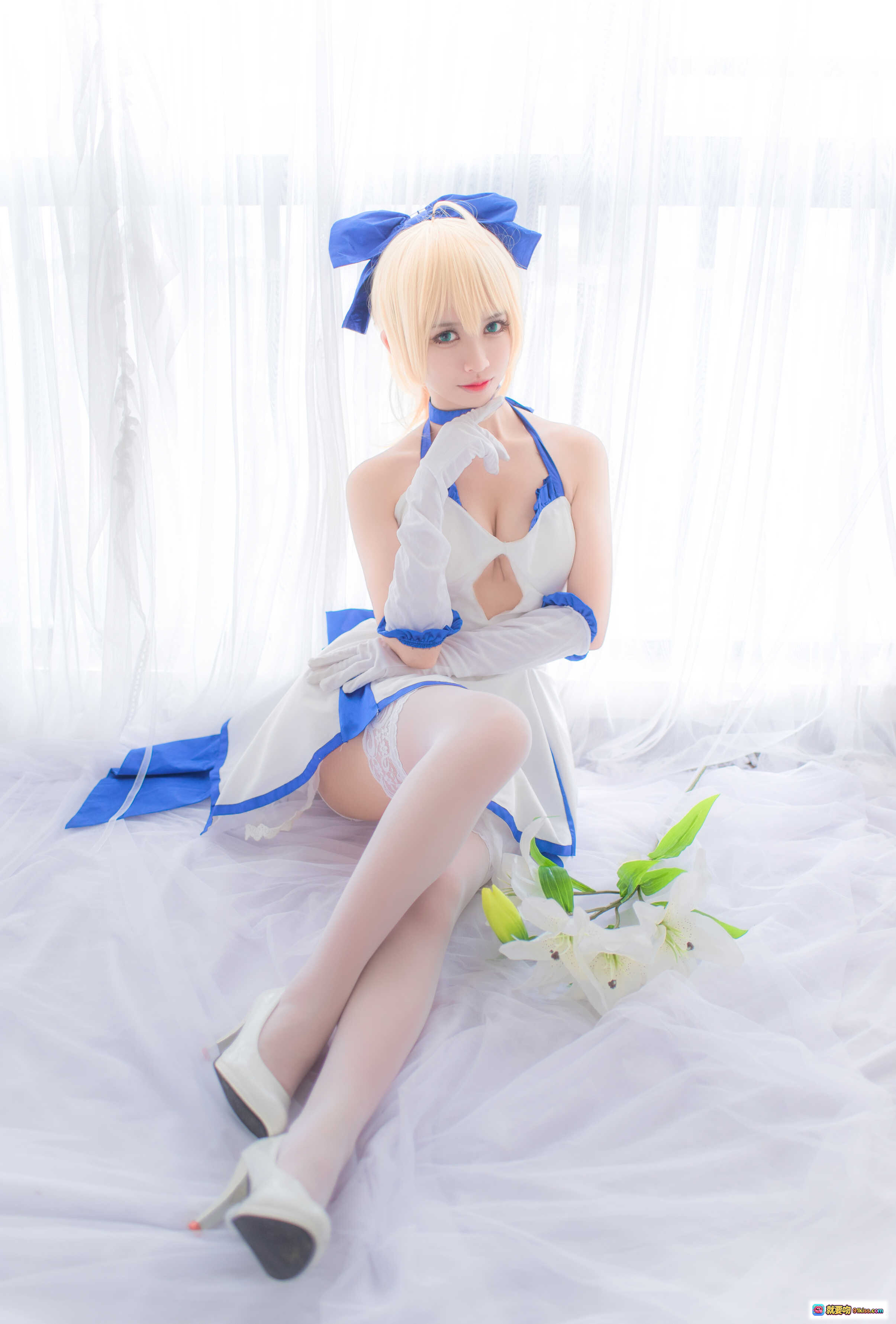 图片[1] - 鳗鱼霏儿NO.088青春女仆cos写真 白蓝制服长发蝴蝶结美腿高跟蕾丝袜纯欲风室内床拍19P - 就要吻
