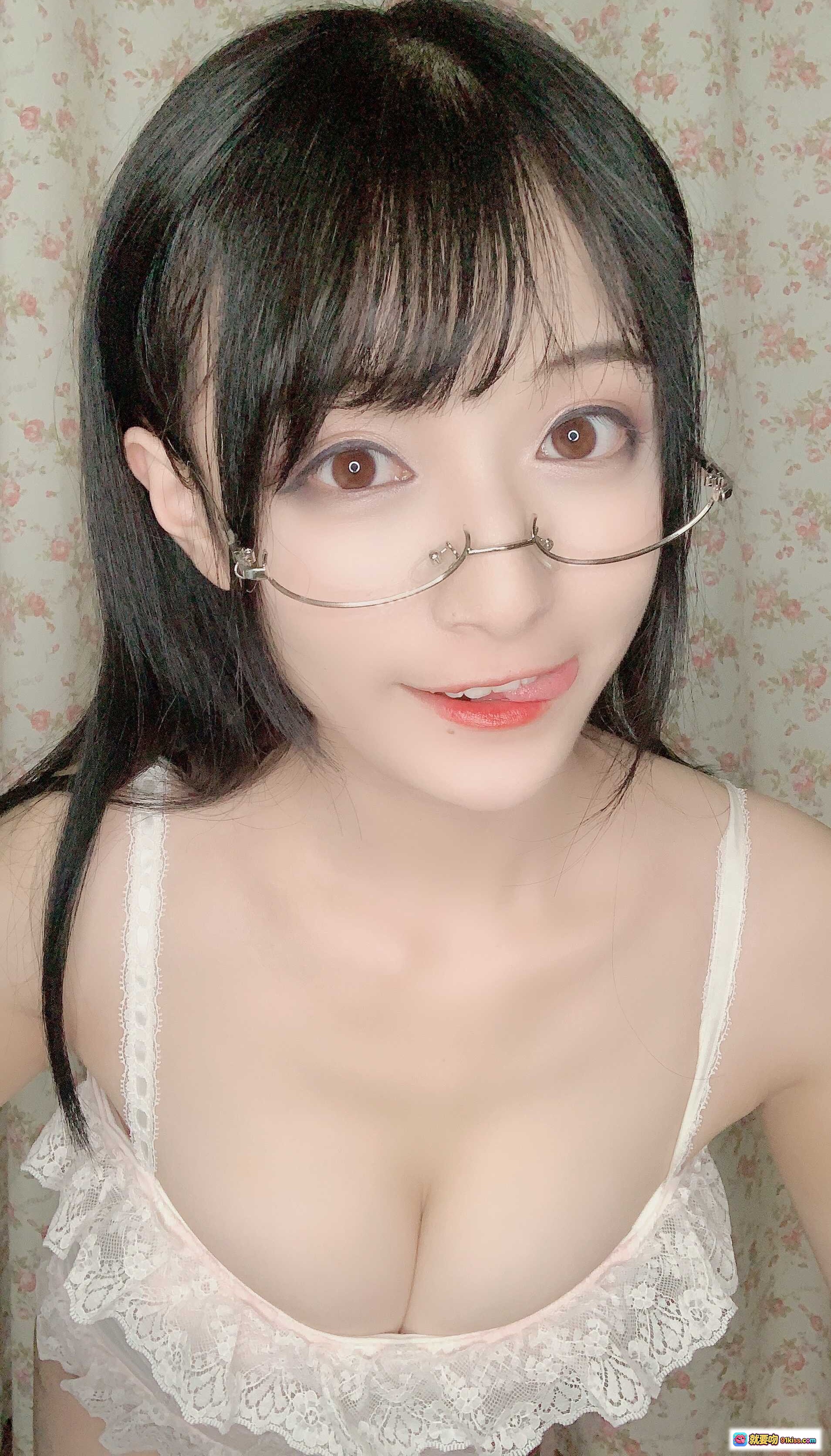 图片[10] - 铁板烧鬼舞w NO.009 白色蕾丝内衣连体衣 纹身少女 眼镜造型 花墙背景 13P高清写真 - 就要吻