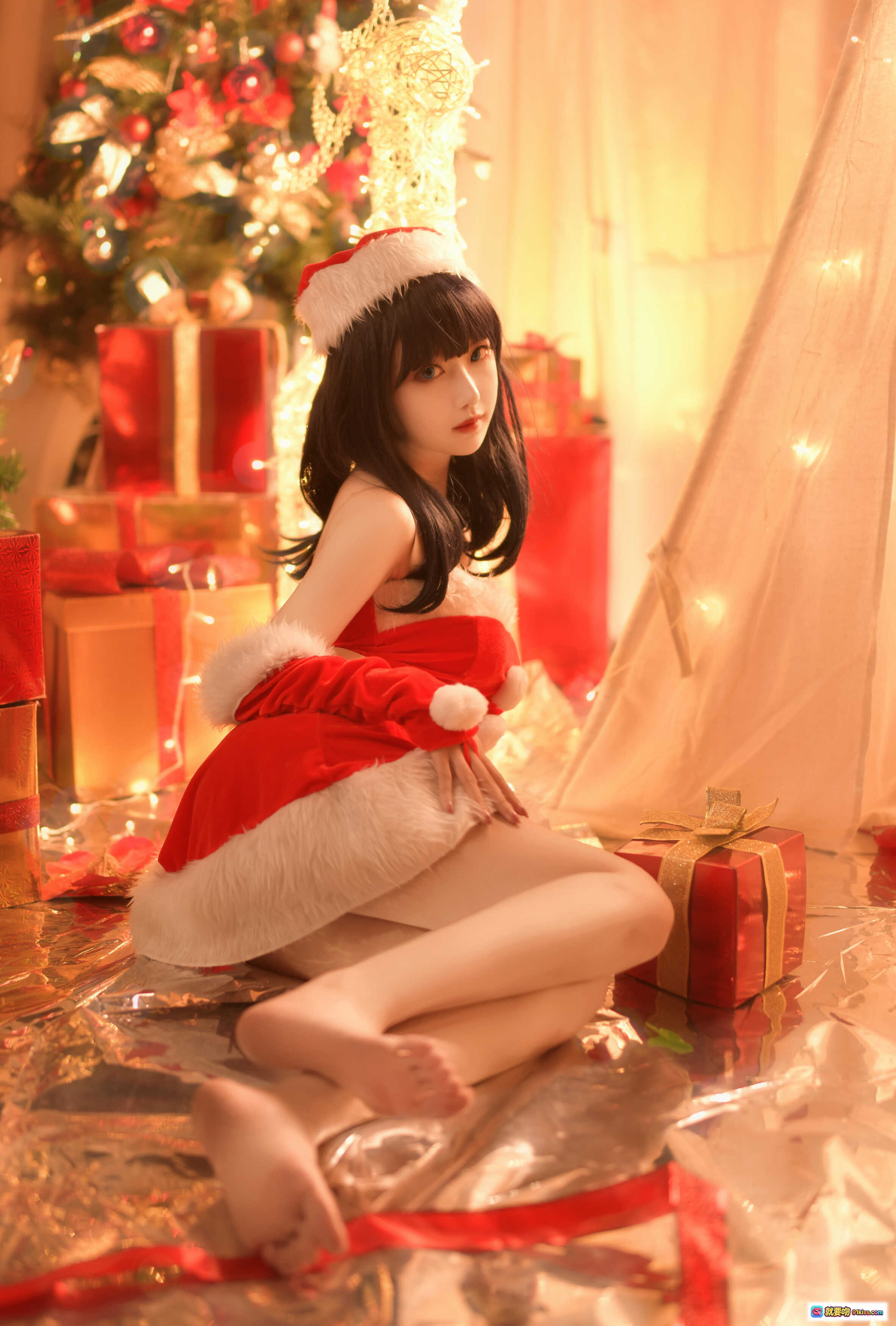 图片[3] - Shika小鹿鹿圣诞六花Cosplay写真 | 粉发黑发双女主 | 圣诞树礼物盒氛围感 | 红白圣诞装束 | 节日限定美图集 - 就要吻