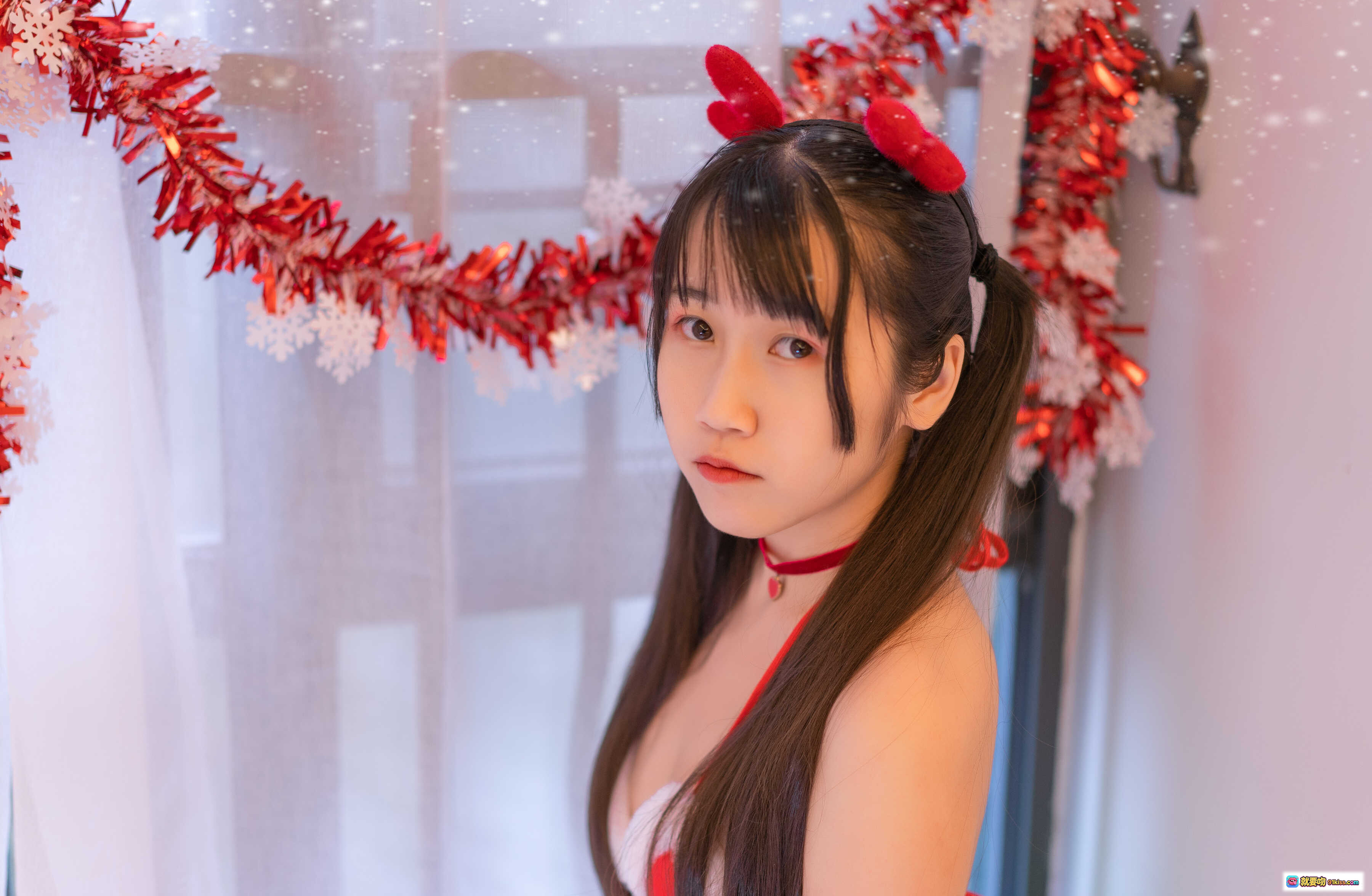 图片[8] - 不呆猫圣诞写真：红手套长发背影 红色系性感穿搭 节日氛围感美图NO.014 - 就要吻