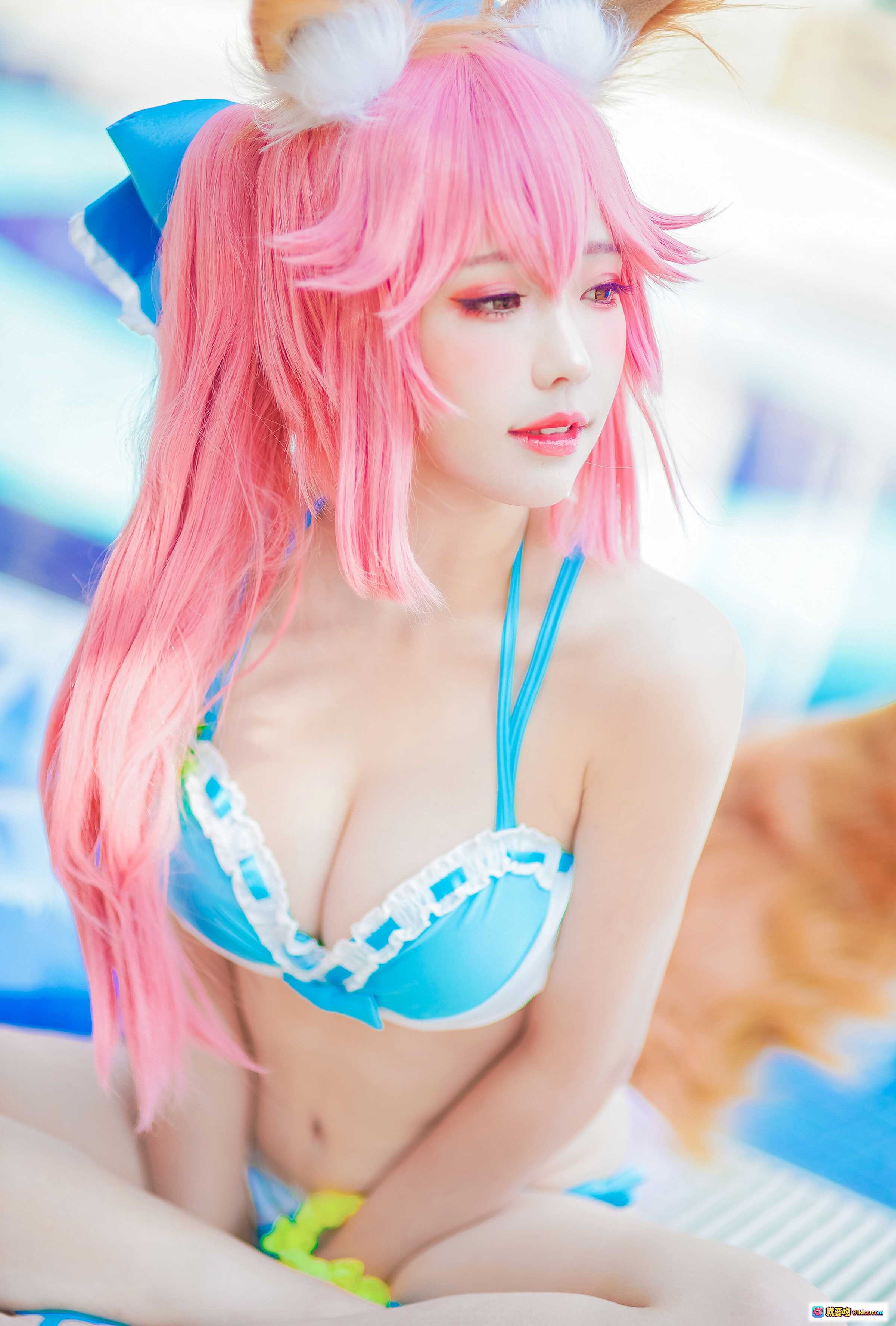 ElyEE子NO.046粉发兔耳泳装写真｜蓝色比基尼蕾丝边｜夏日沙滩风情Cosplay美图 - 就要吻