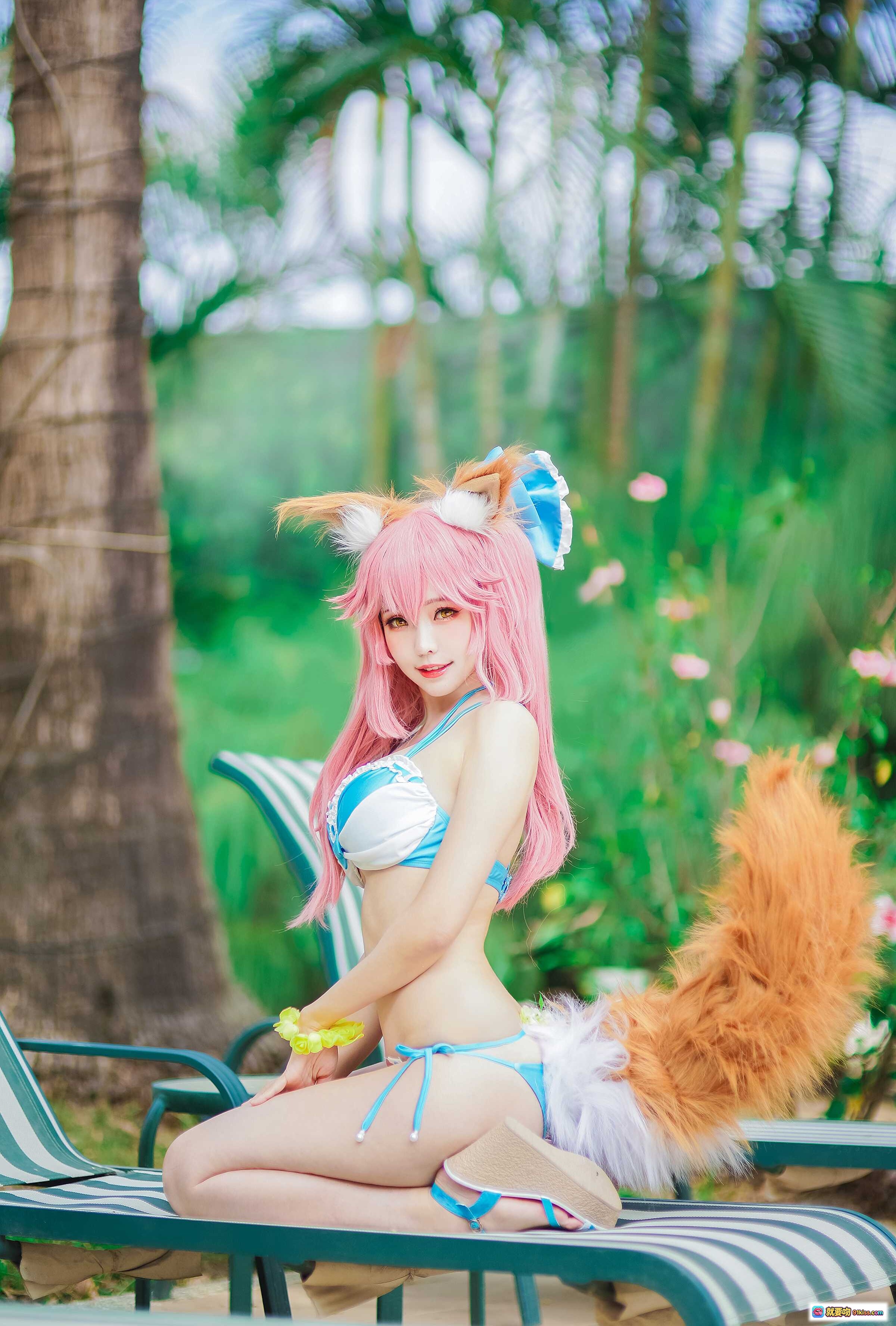 图片[2] - ElyEE子NO.046粉发兔耳泳装写真｜蓝色比基尼蕾丝边｜夏日沙滩风情Cosplay美图 - 就要吻
