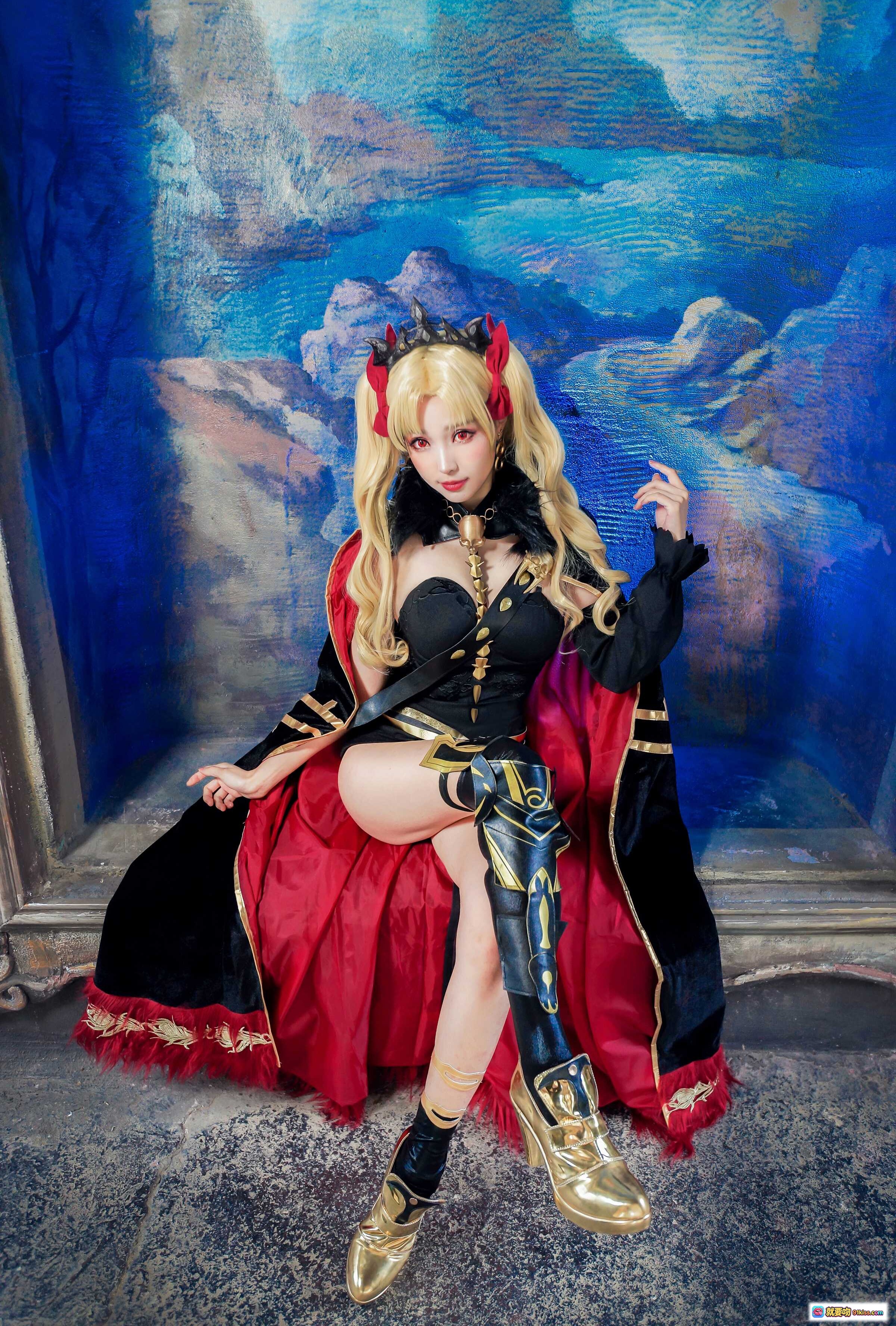图片[6] - ElyEE子NO.058 Cosplay 金发红瞳恶魔女王 黑色哥特装 持金色骷髅头 镜面华丽背景 精致妆容与头饰 - 就要吻